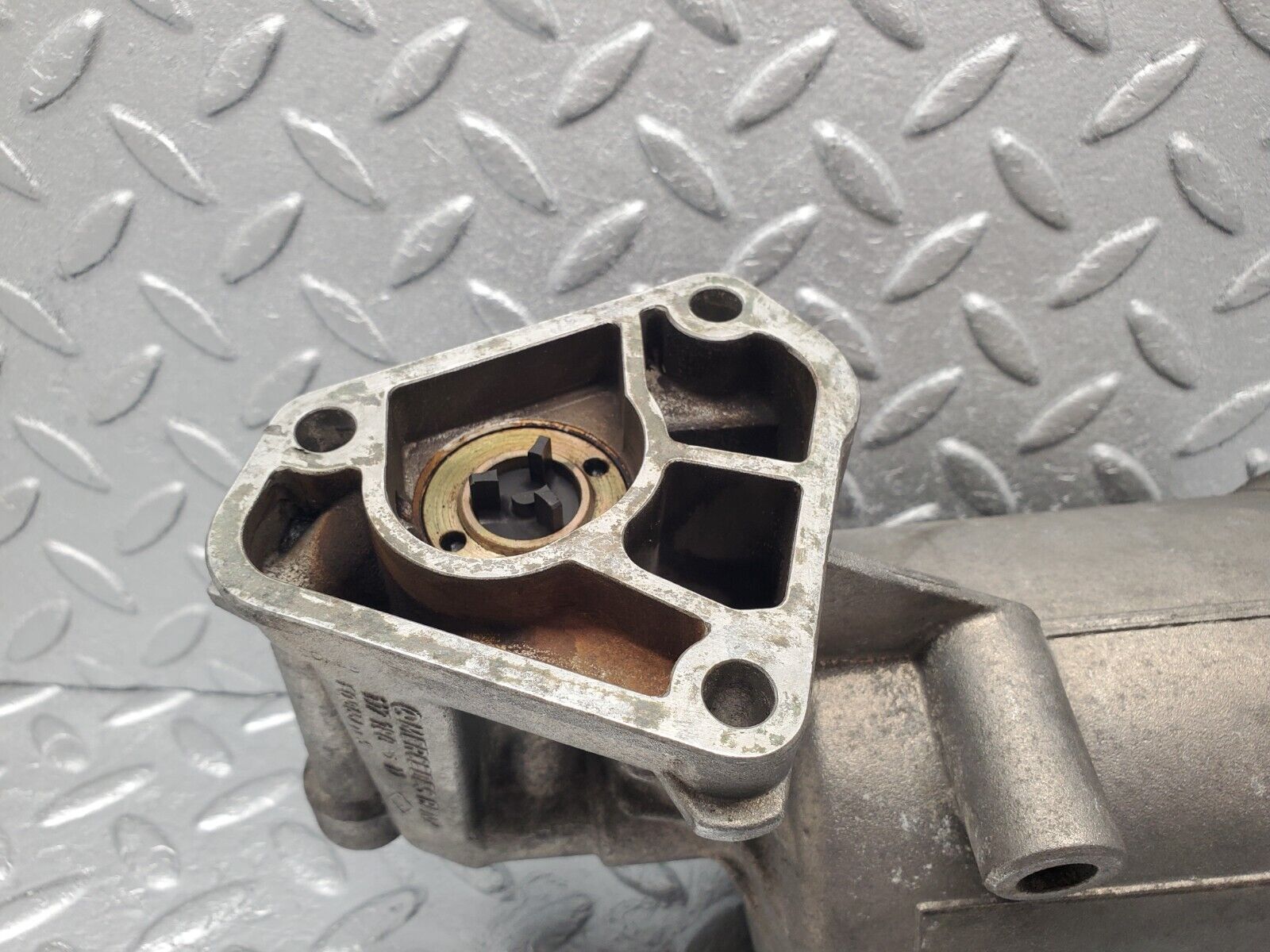 46093 Mercedes-Benz W126 420SE Oil Filter Housing 0011846525 1171802611