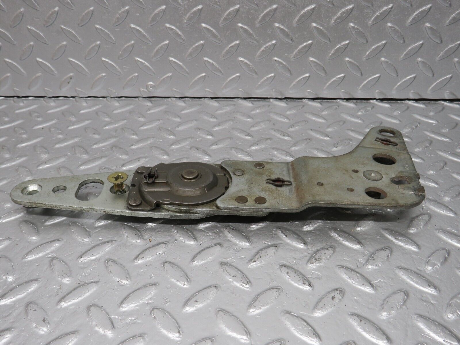 40070 Mercedes-Benz R107 350SL Front Right Seat Hinge 0009109686