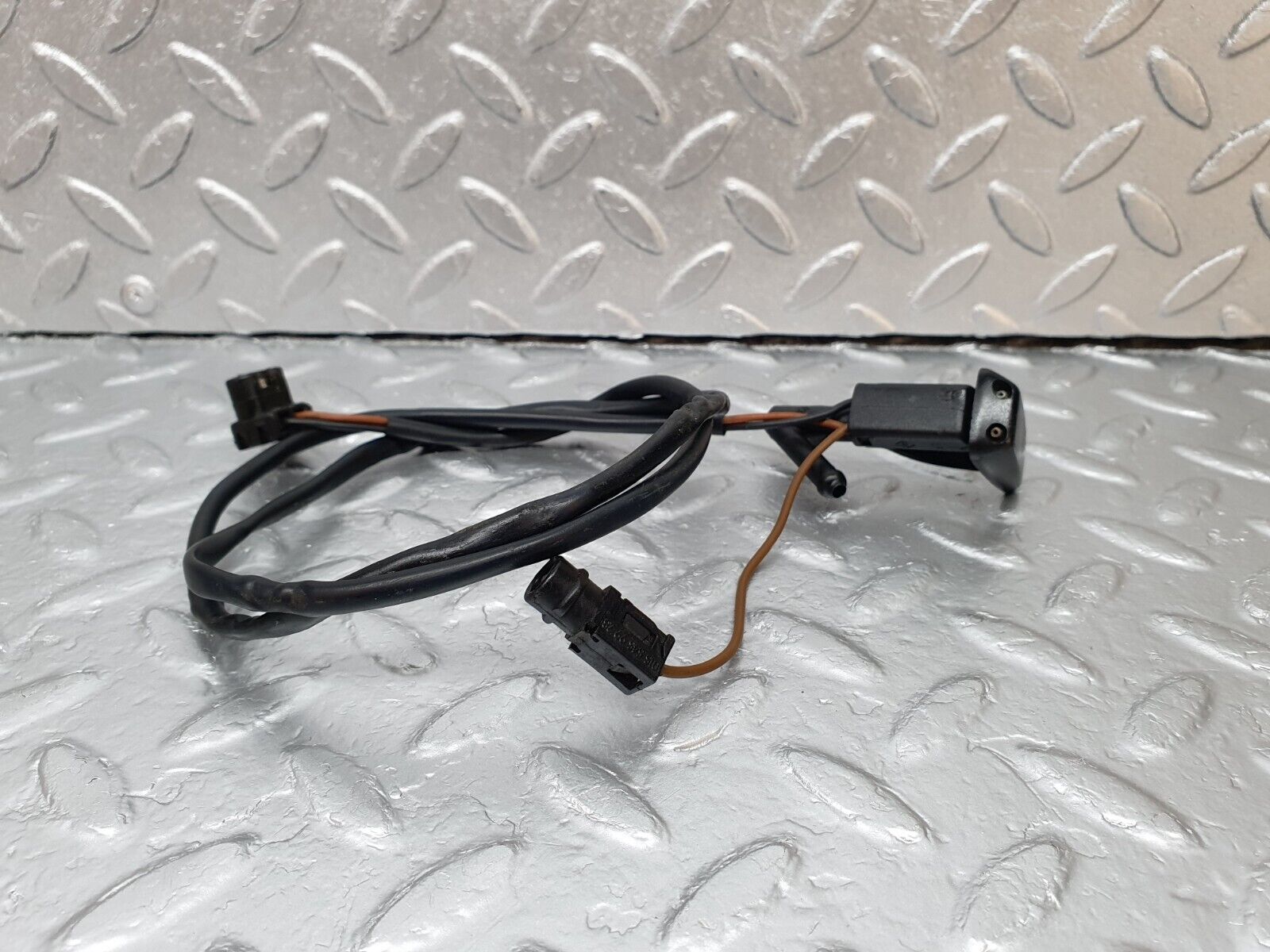 42529 Mercedes-Benz R129 320SL Coupe Windscreen Washer Nozzle