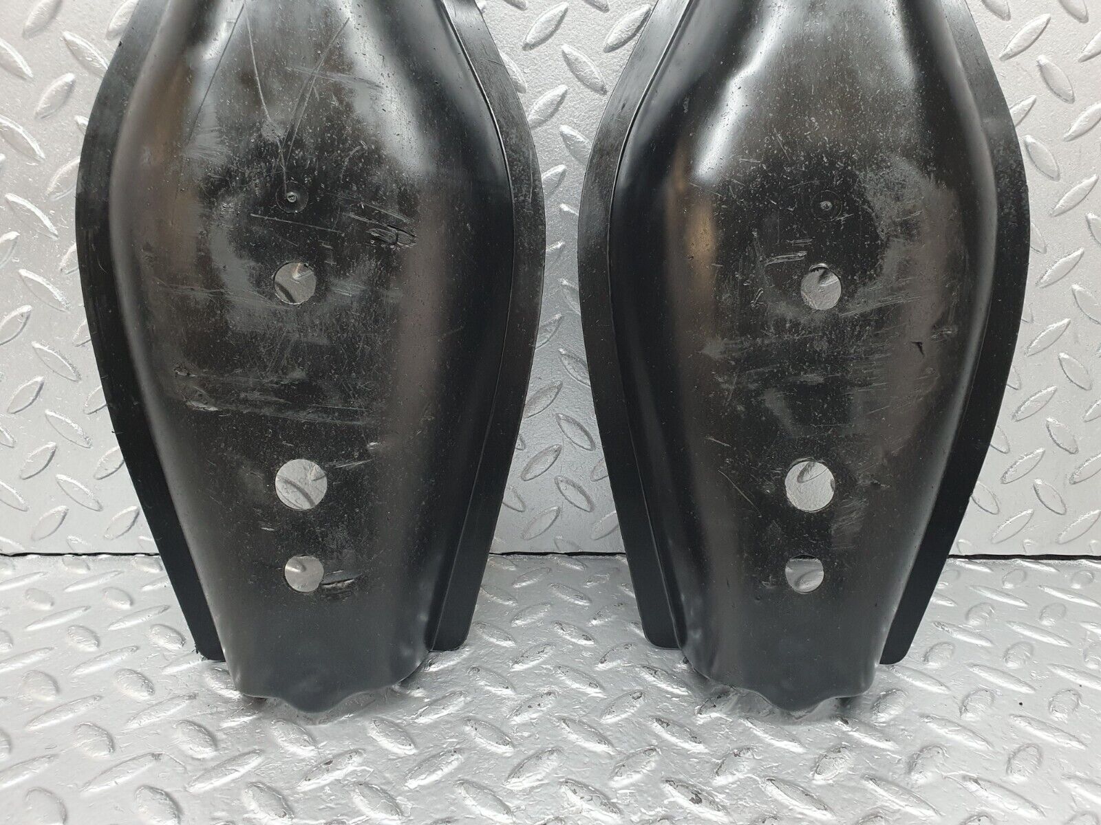 42747 Mercedes-Benz W201 190 2.0L Rear Control Arm Cover 2x 1243520088