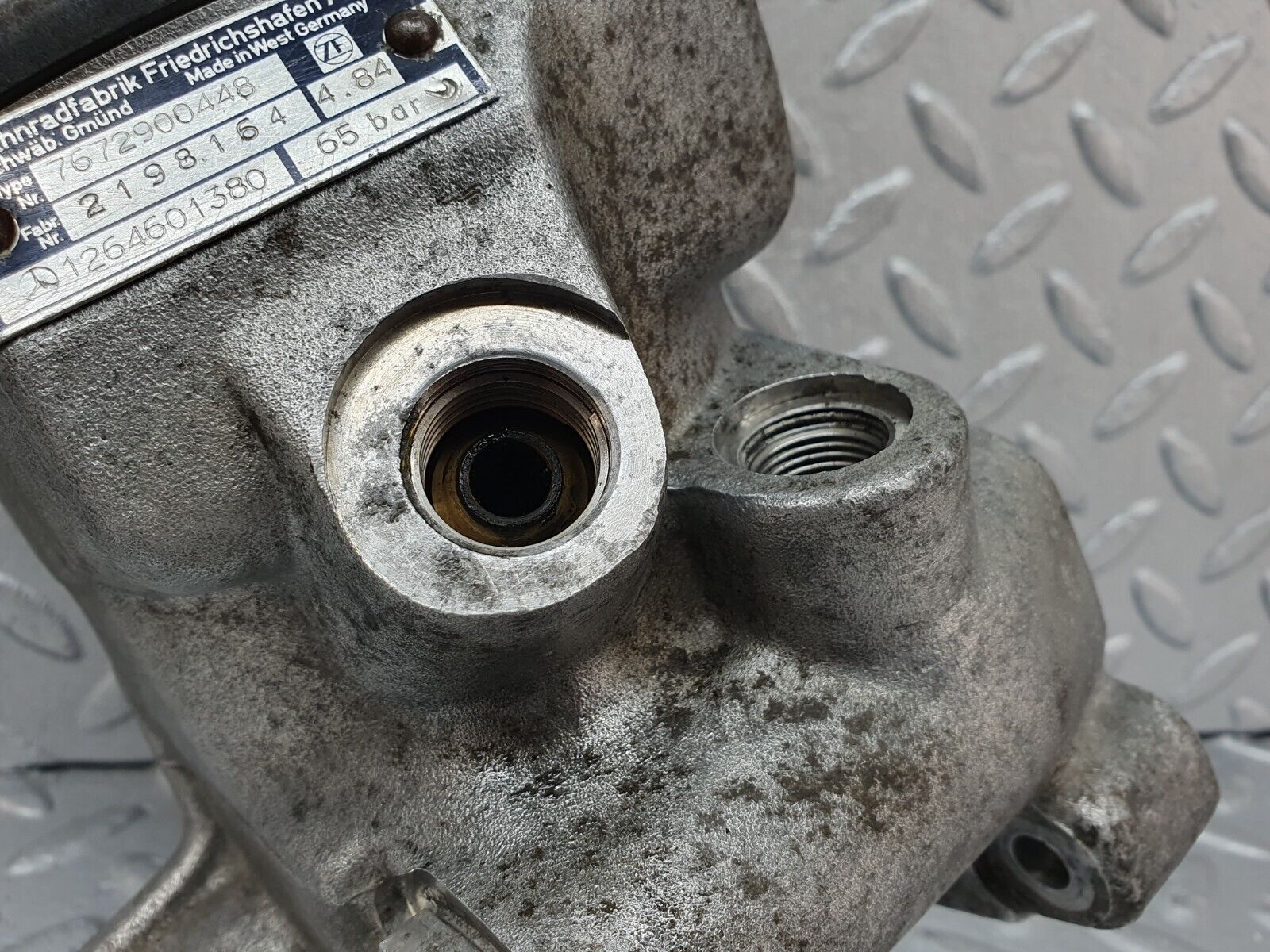 44133 Mercedes-Benz C123 230CE Coupe Power Steering Pump 1264601380 7672900448