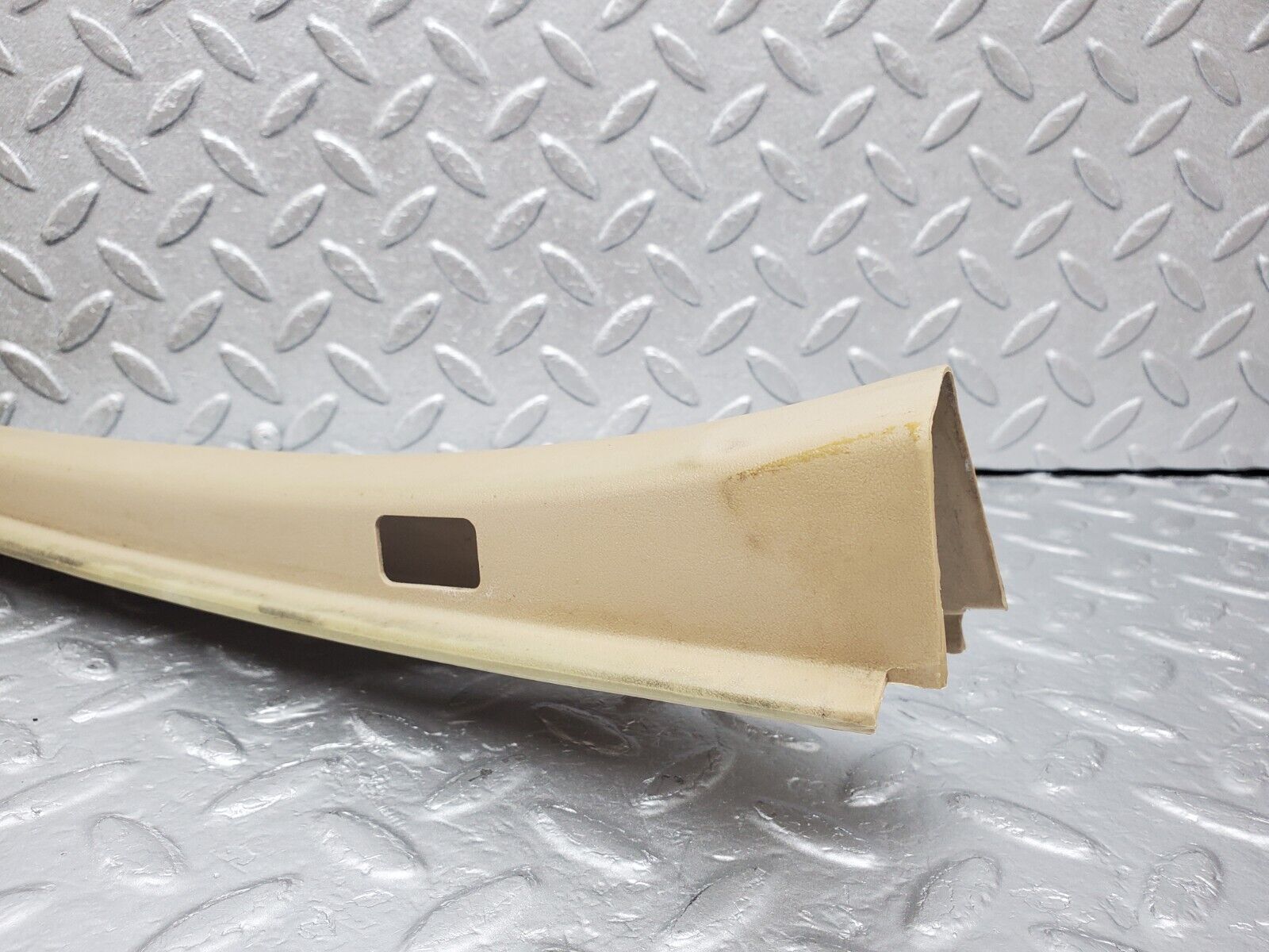 45860 Mercedes-Benz W126 420SE Front Right Door Window Frame Cover 1267250471