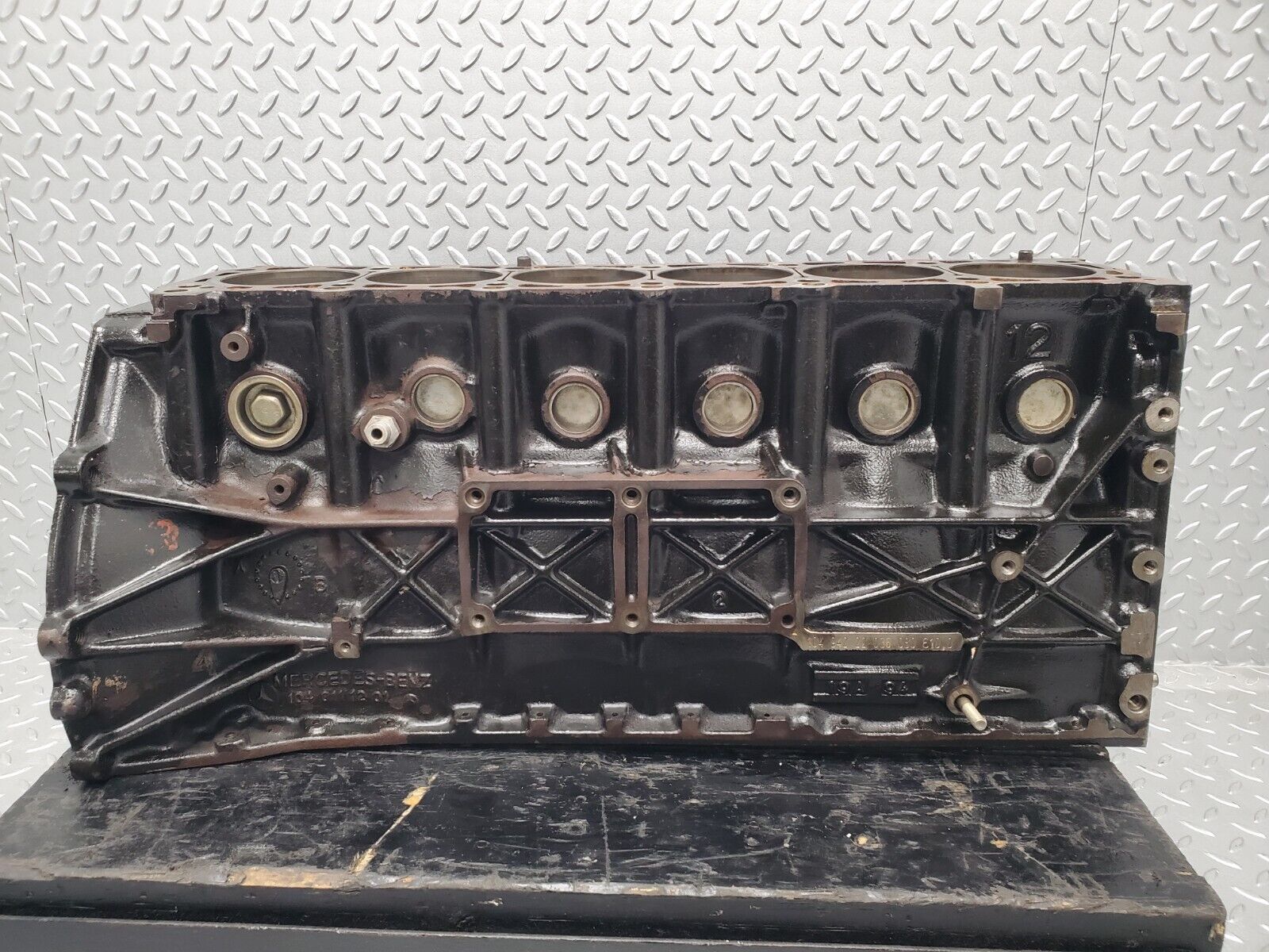 46315 Mercedes-Benz W124 280E Engine Block 104.942 1040111201