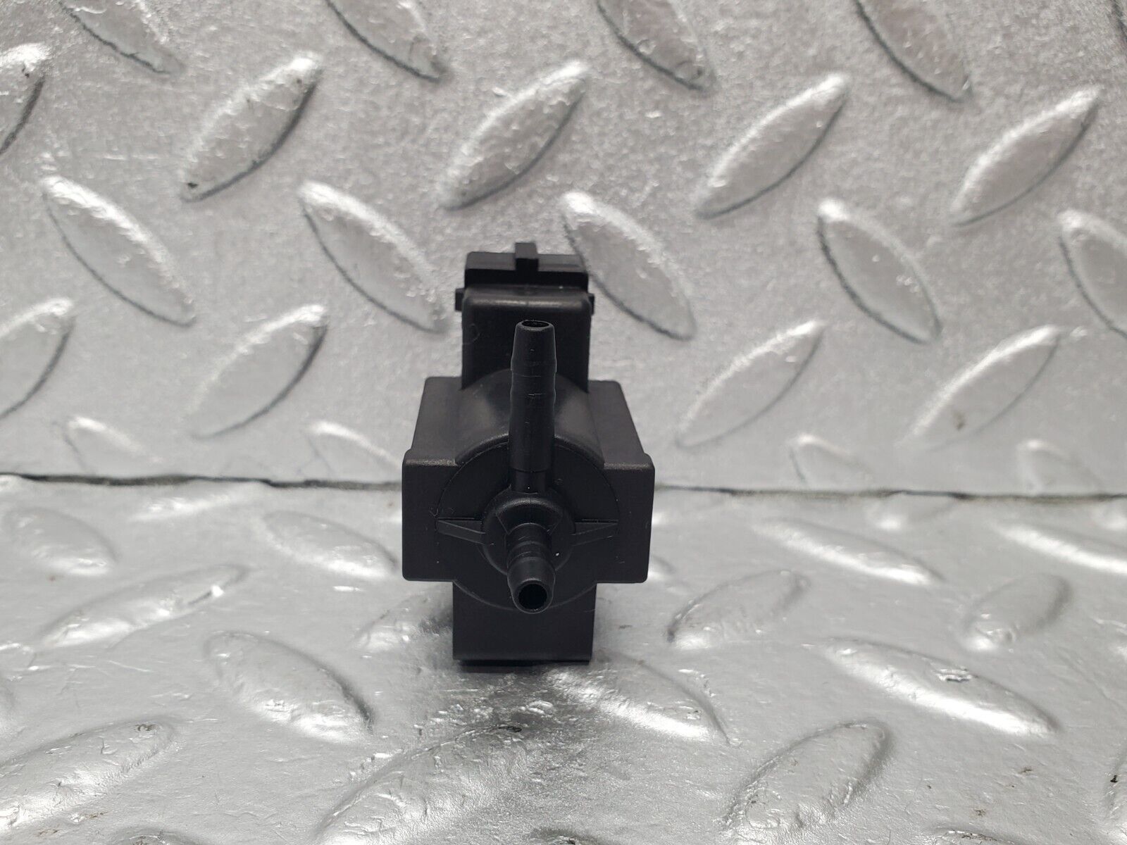 46790 Mercedes-Benz R129 320SL Coupe Vacuum Valve Pierburg 0025401897