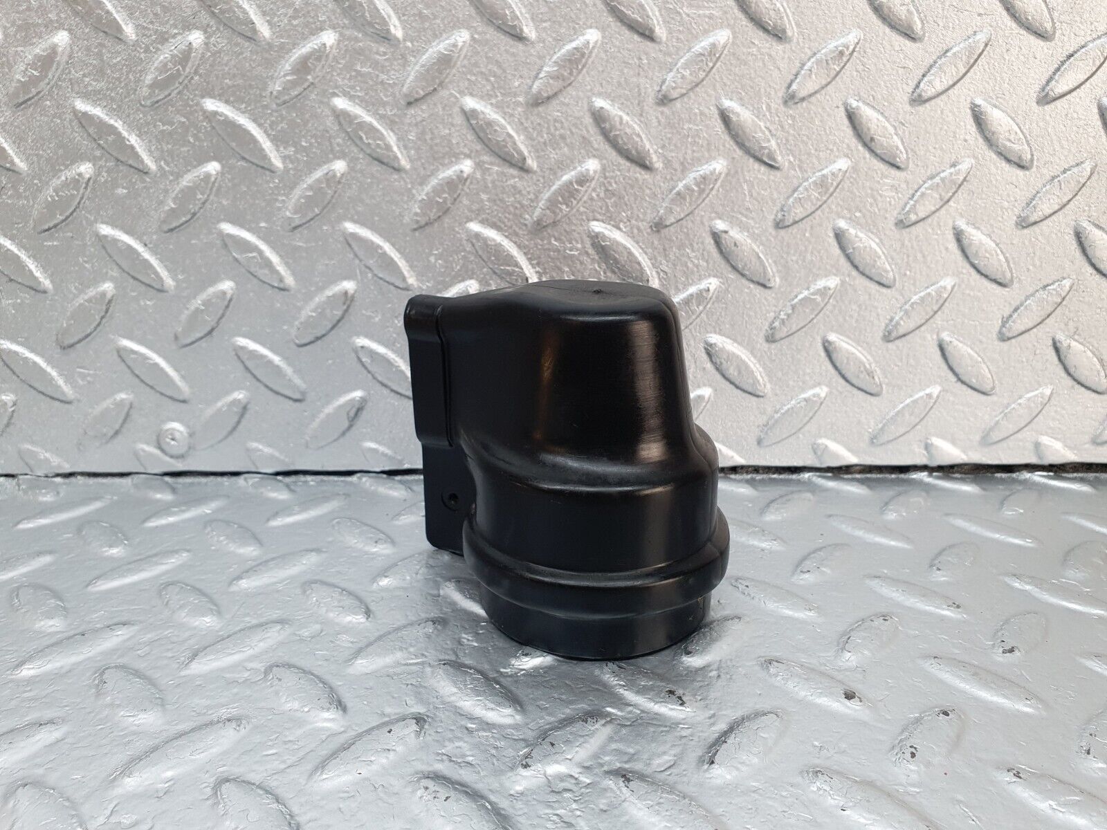 42887 Mercedes-Benz W201 190 2.0L Ignition Coil Protective Cap 0001581785