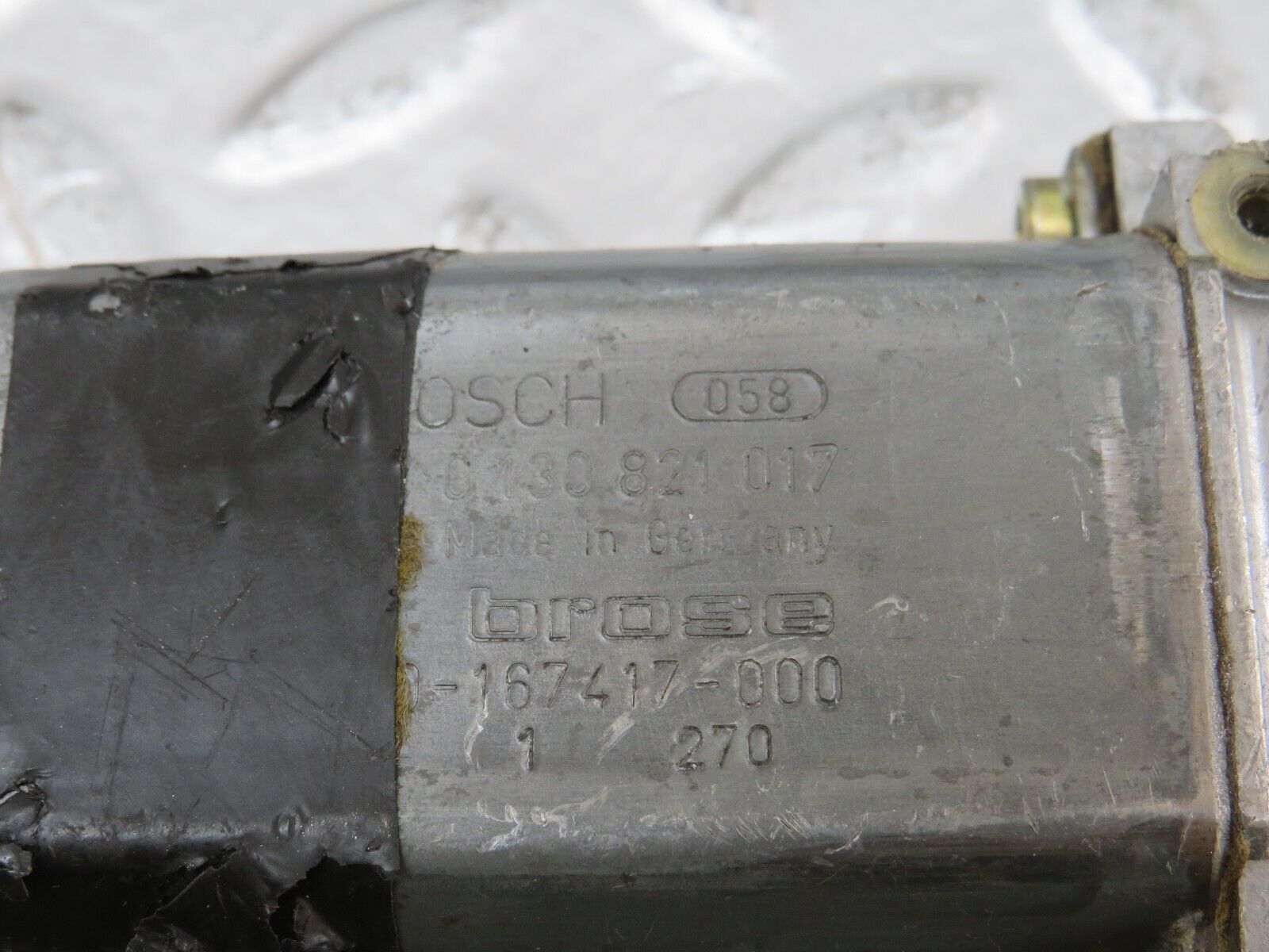 25091 Mercedes-Benz C107 Rear Left Window Regulator Motor 0130821017