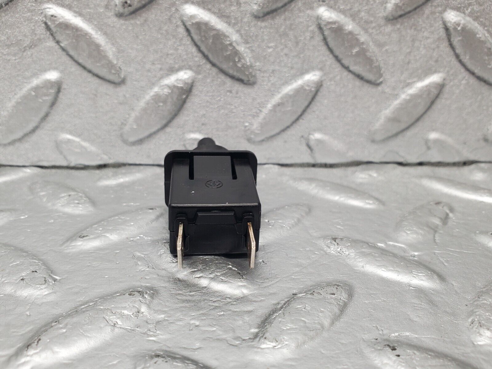 46552 Mercedes-Benz C123 280CE Coupe Door Contact Switch 0008213152