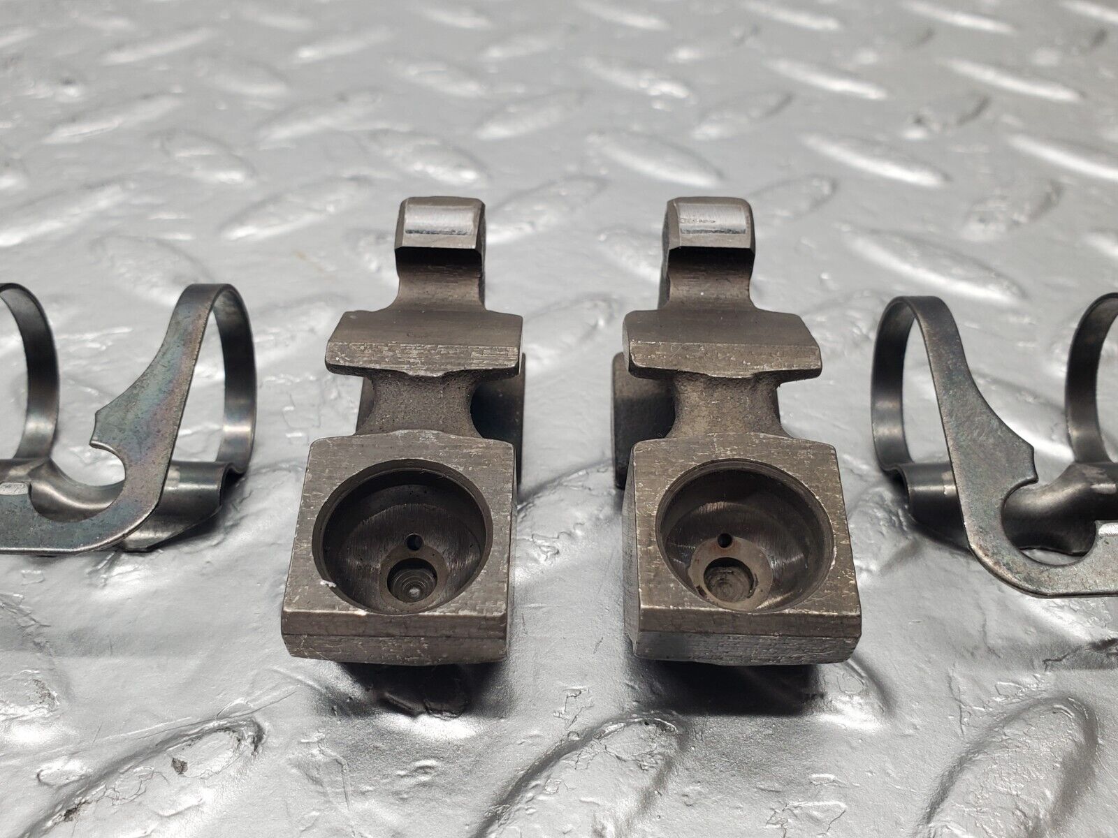 46609 Mercedes-Benz C123 280CE Coupe Valve Rocker Arm With Spring And Tappet