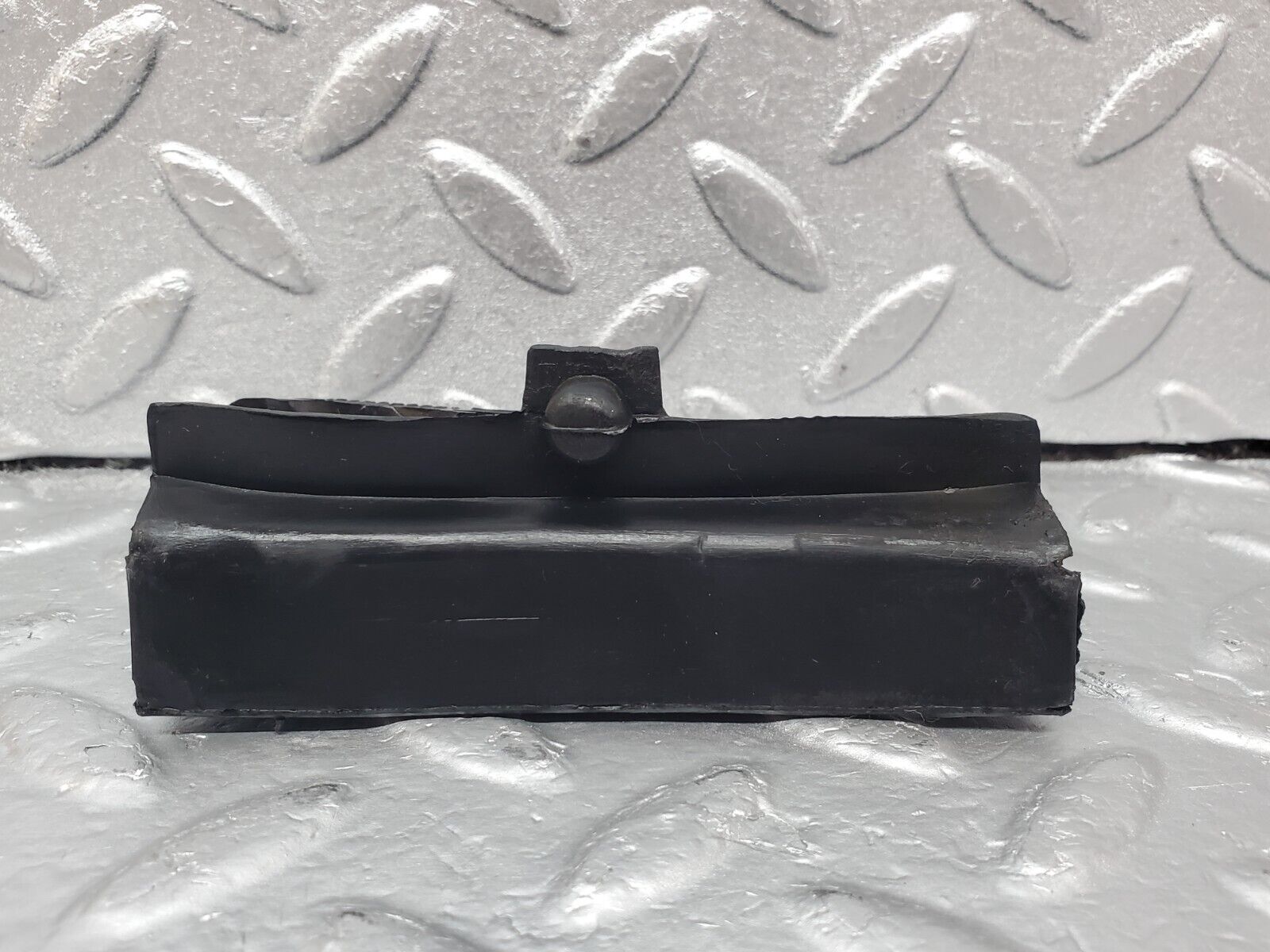 45726 Mercedes-Benz W126 420SE Firewall Grommet Left Side 1269972081