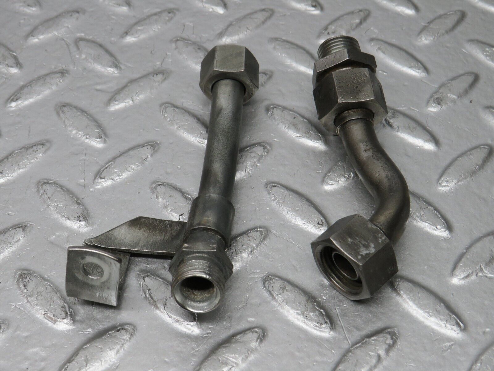 32836 Mercedes-Benz C107 R107 350 V8 Oil Pipe Hose