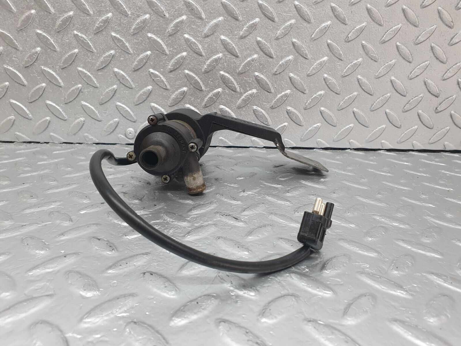 43681 Mercedes-Benz C126 380SEC Coupe Auxiliary Heating Water Pump 1268301014