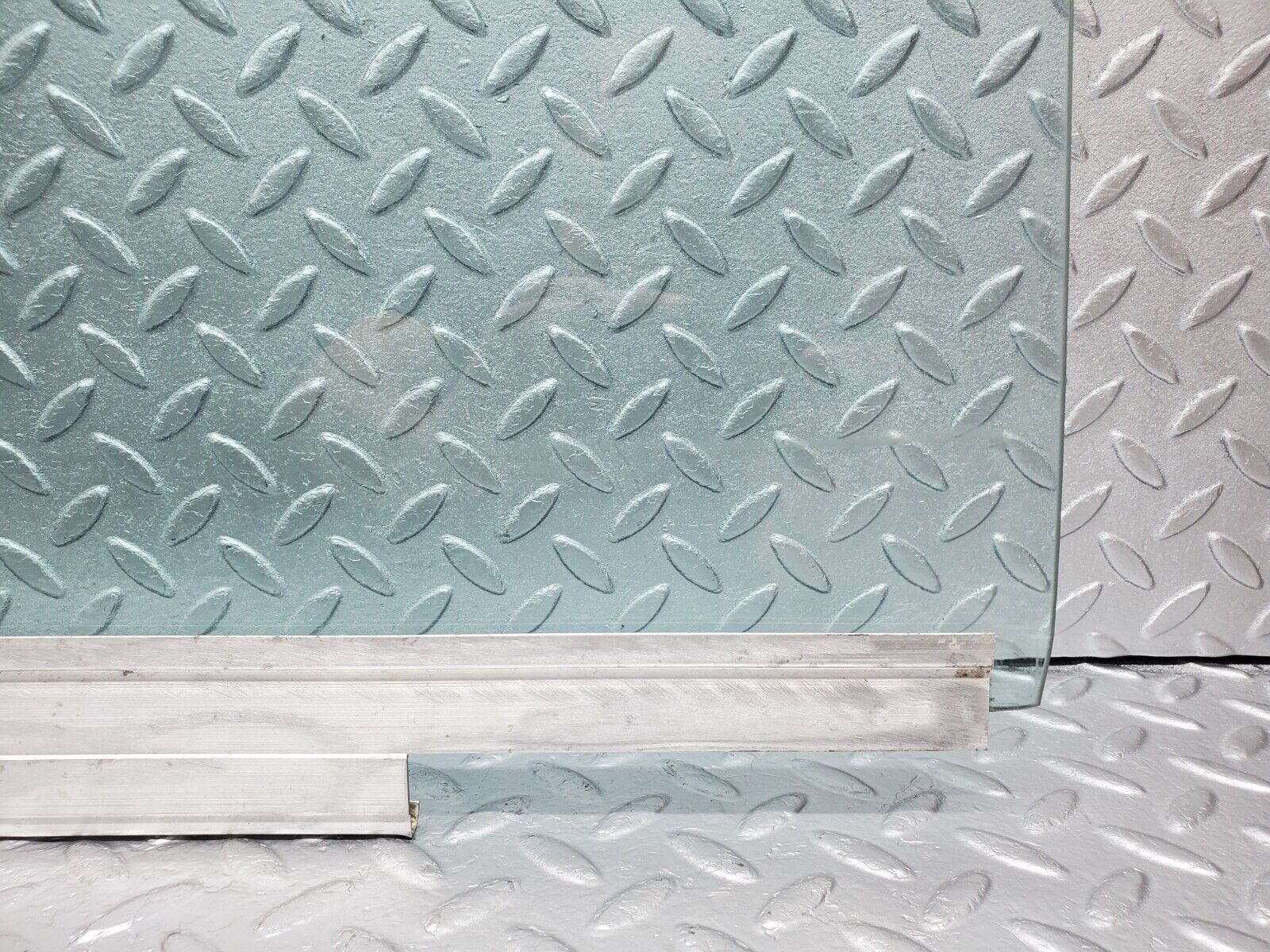 45798 Mercedes-Benz W126 420SE Rear Right Door Window Glass