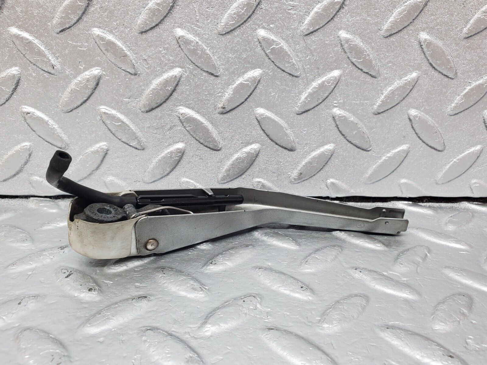 45818 Mercedes-Benz W126 420SE Headlight Wiper Arm Bosch Left Side