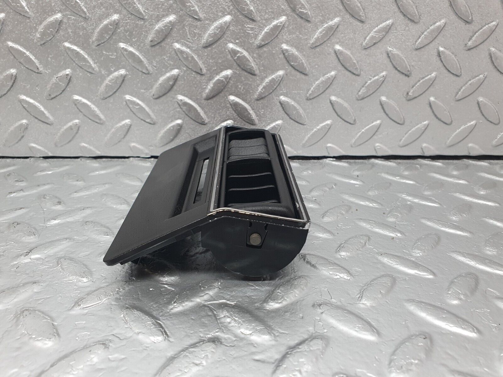 43679 Mercedes-Benz C126 380SEC Coupe Centre Console Air Vent 1268300013