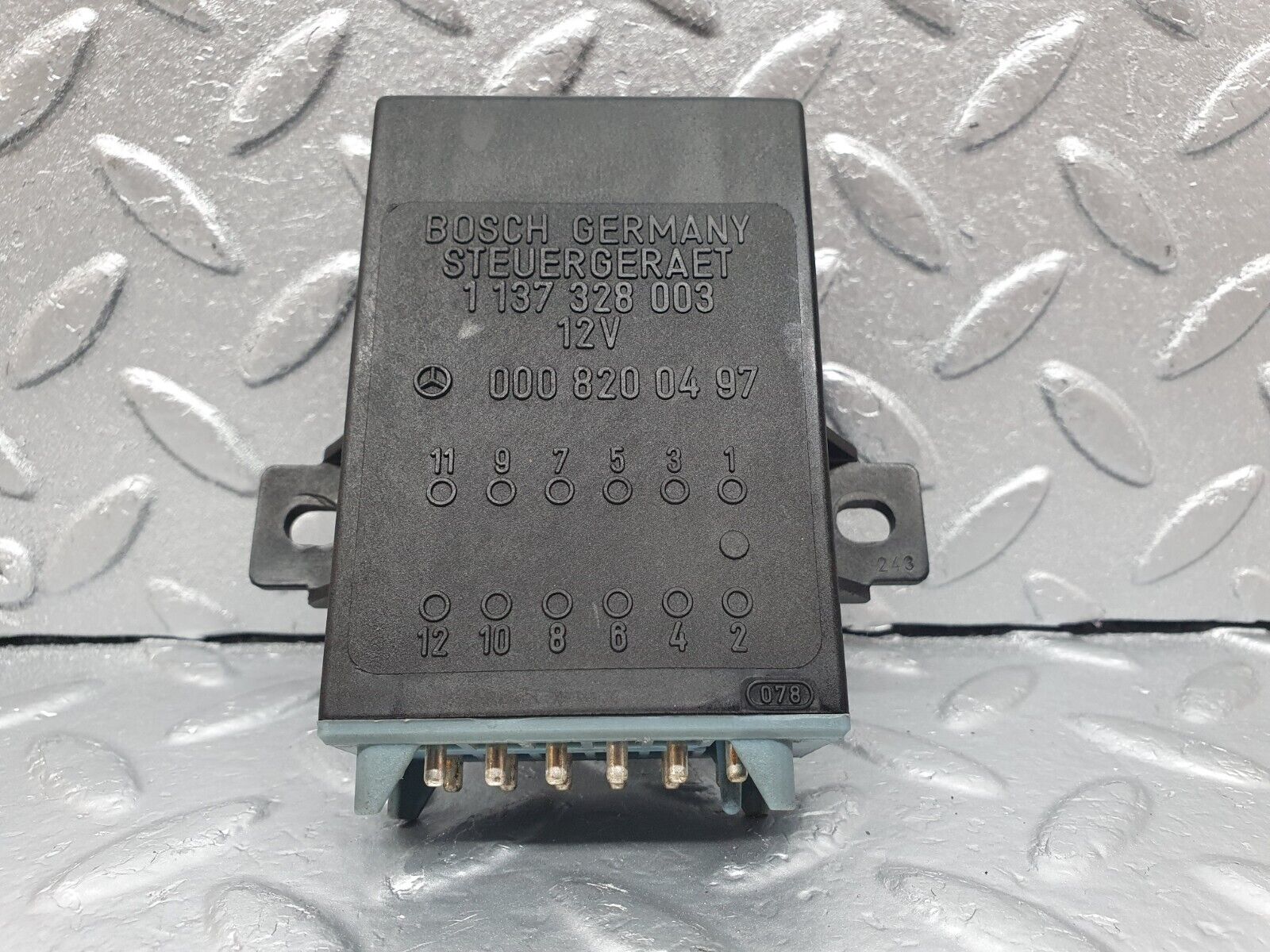 43522 Mercedes-Benz C126 380SEC Coupe Seat Belt Presenter Relay 0008200497