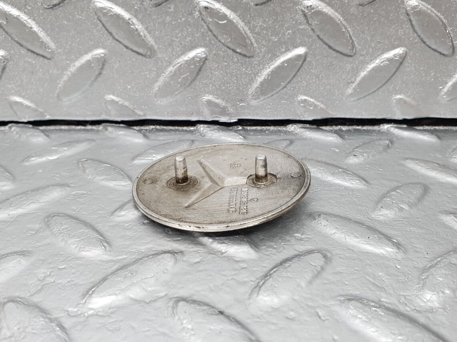 42539 Mercedes-Benz R129 320SL Coupe Bonnet Badge Emblem 1298880116