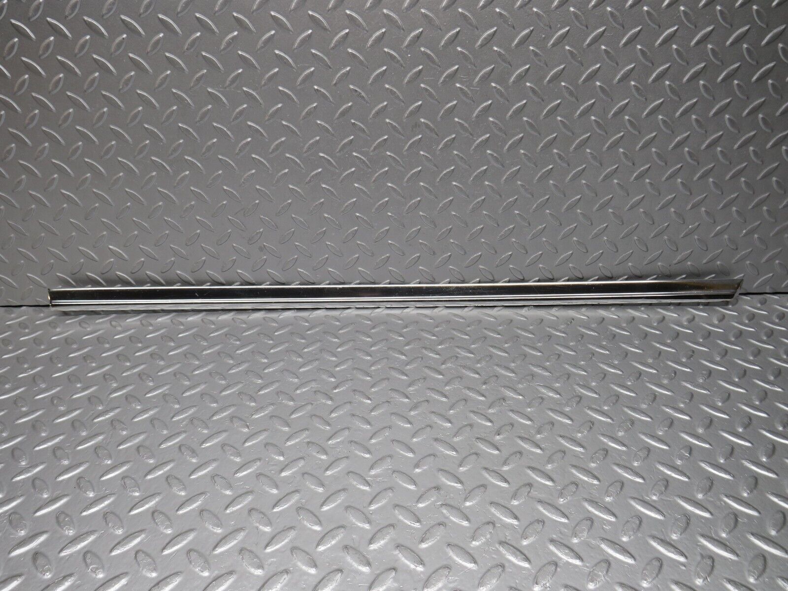 39108 Mercedes-Benz R107 500SL Left Door Chrome Trim