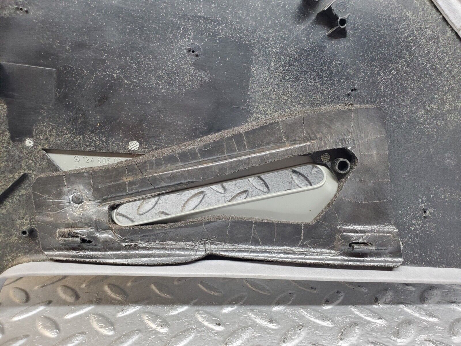 44637 Mercedes-Benz W124 220E C Pillar Cover Panel Right Side Grey 1246950830