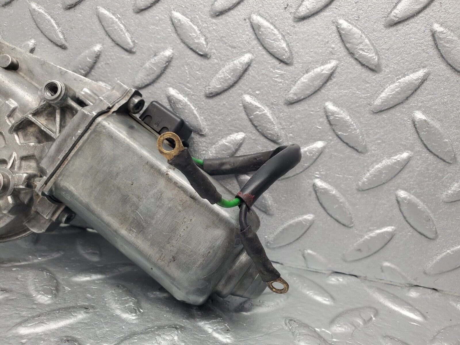 30309 Mercedes-Benz W124 230E Window Regulator Motor Right Bosch 0130821285