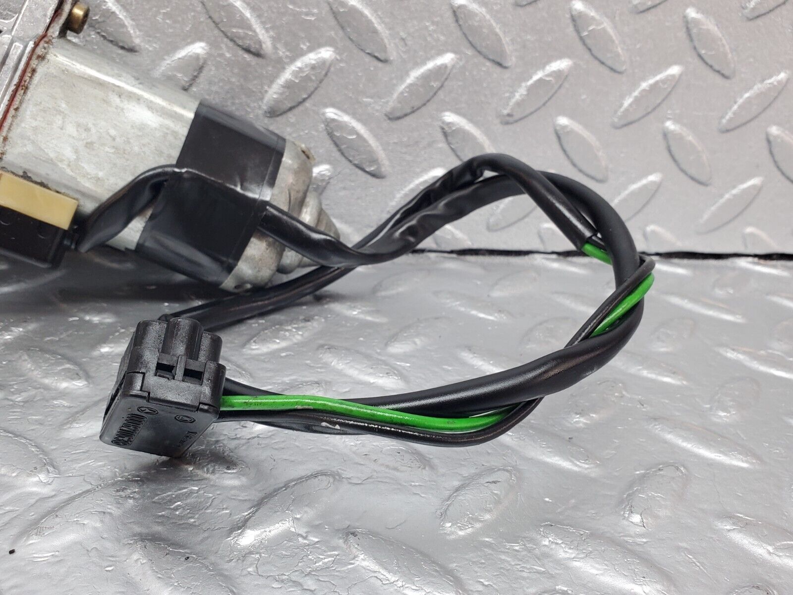 45763 Mercedes-Benz W126 420SE Rear Left Window Regulator Motor 0130821037