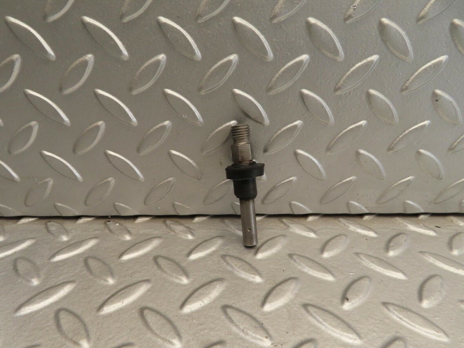 11734 Mercedes-Benz R107 450SL Fuel Injector Bosch