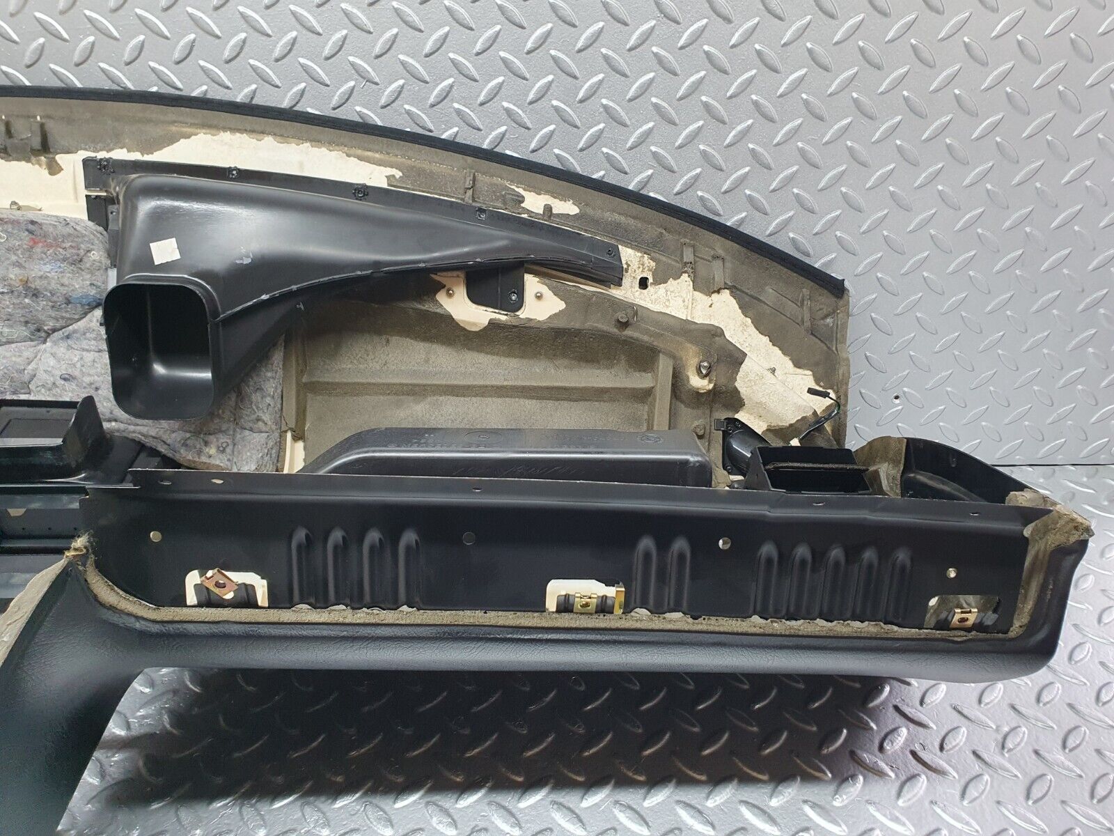 41837 Mercedes-Benz W202 C200 Dashboard Black