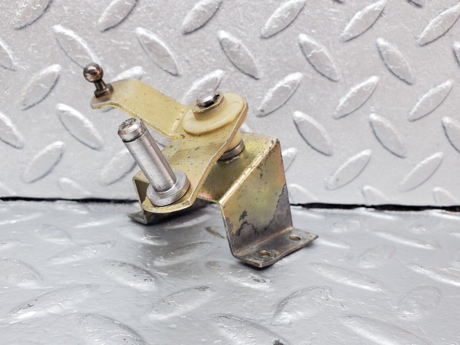 45782 Mercedes-Benz W126 420SE Throttle Linkage