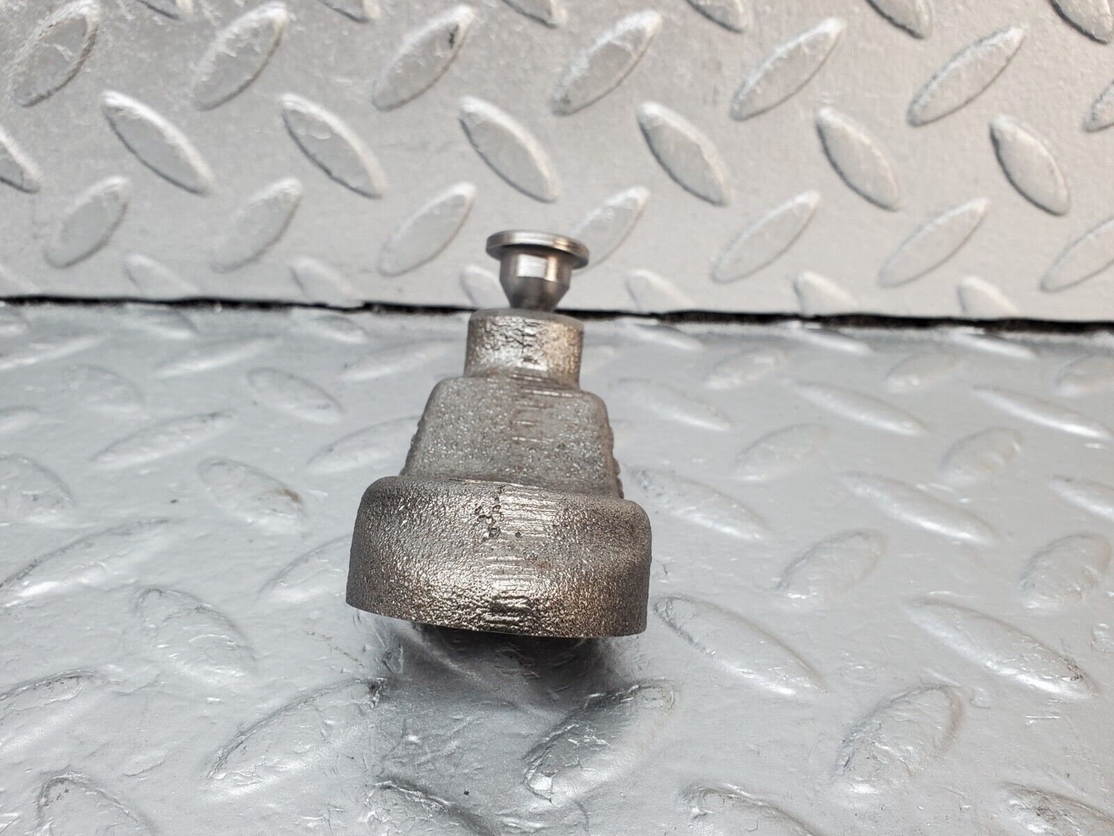 45940 Mercedes-Benz W126 420SE Belt Tensioner Pulley Bracket 1171320140