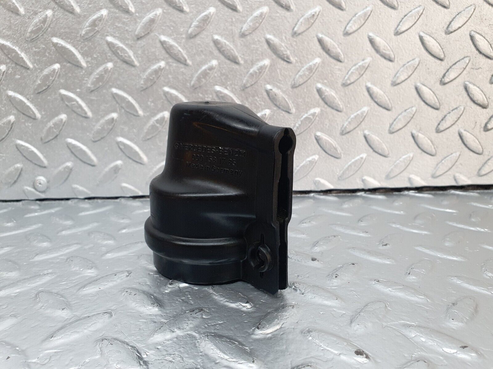 42887 Mercedes-Benz W201 190 2.0L Ignition Coil Protective Cap 0001581785