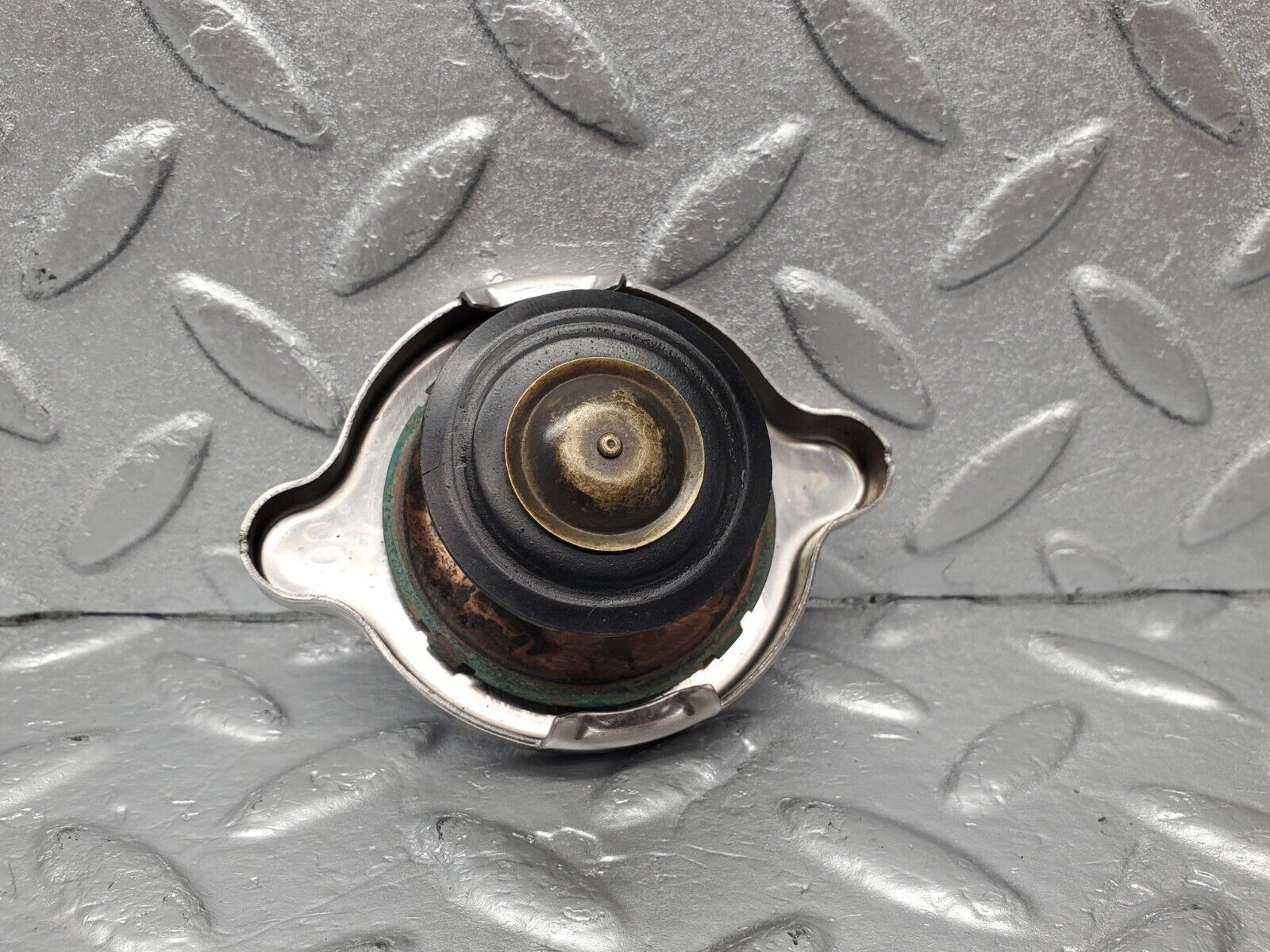 46527 Mercedes-Benz C123 280CE Coupe Radiator Cap 1235010015