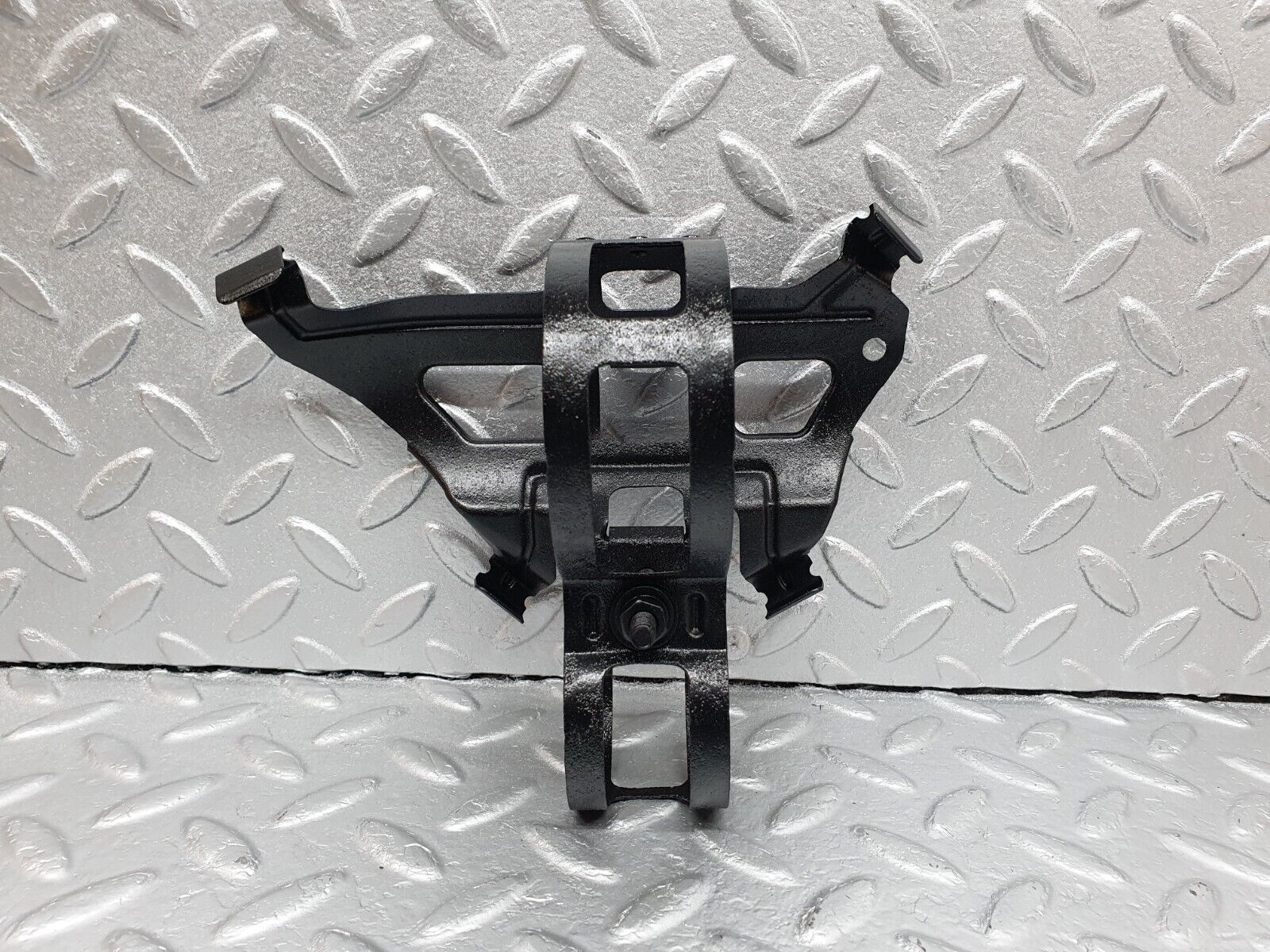 42064 Mercedes-Benz W202 C200 Fuel Pump Fuel Filter Holder Bracket