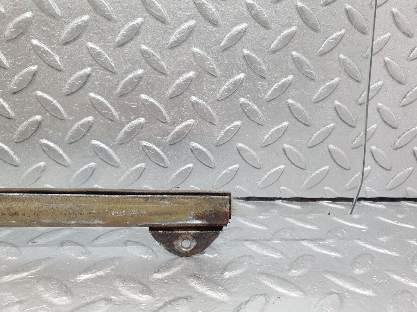 43218 Mercedes-Benz W108 280SE Front Right Door Window Glass