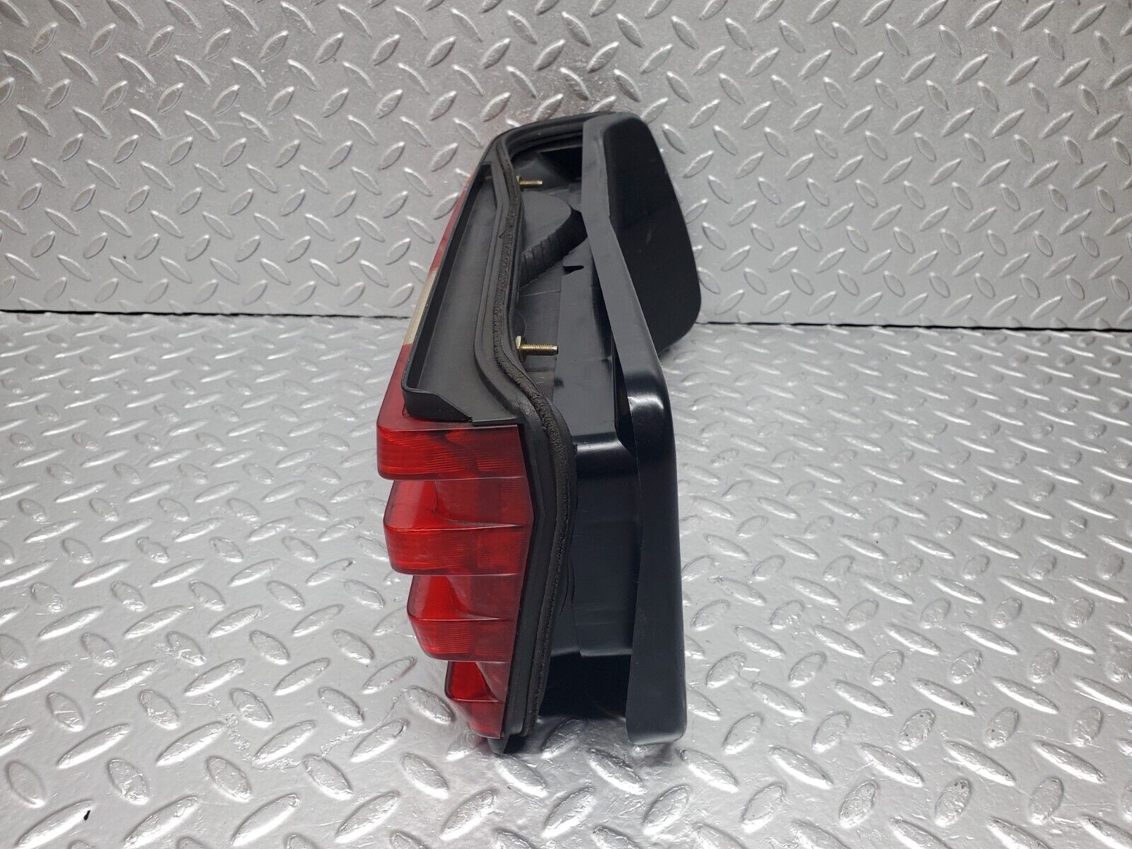 45828 Mercedes-Benz W126 420SE Tail Light & Bulb Holder Left Side 22072