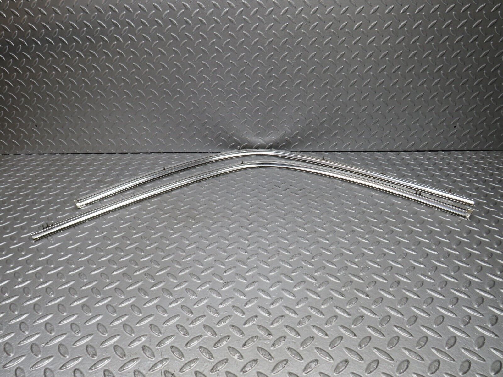39328 Mercedes-Benz R107 500SL Soft Top Cover Chrome Trim
