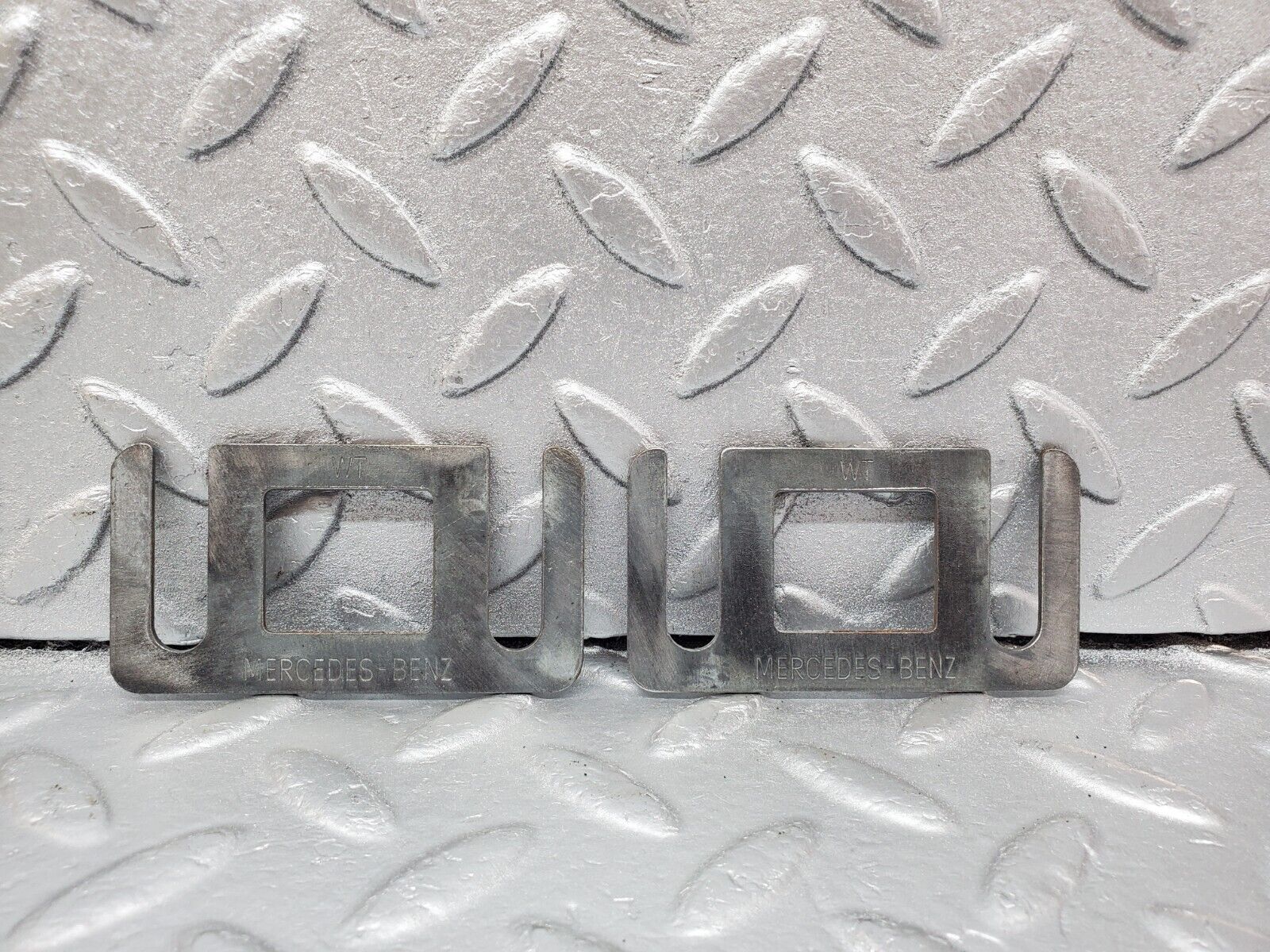 45632 Mercedes-Benz W126 420SE Right Door Lock Latch