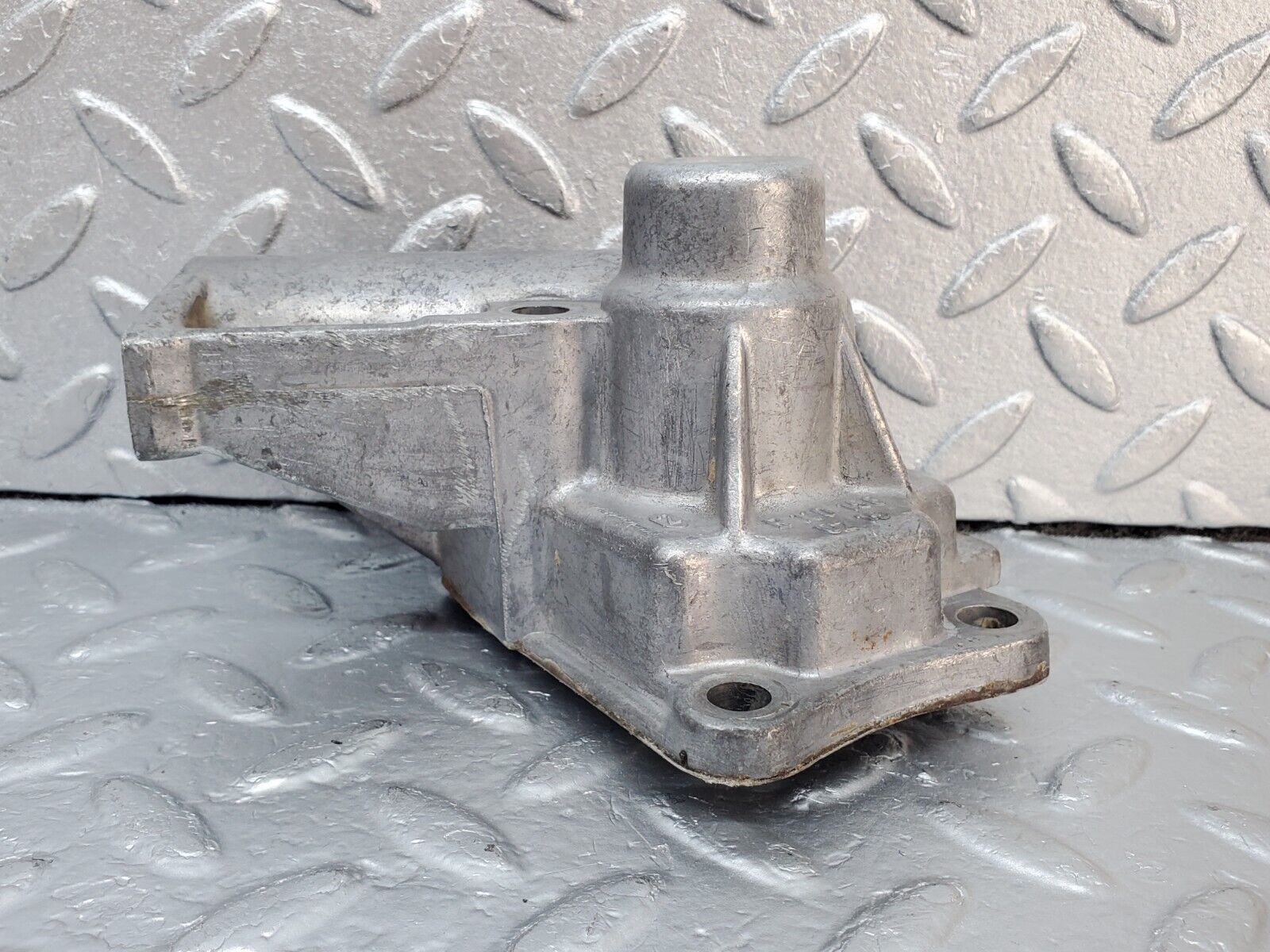 45359 Mercedes-Benz 280E M110.983 Ignition Distributor Housing 1101580215