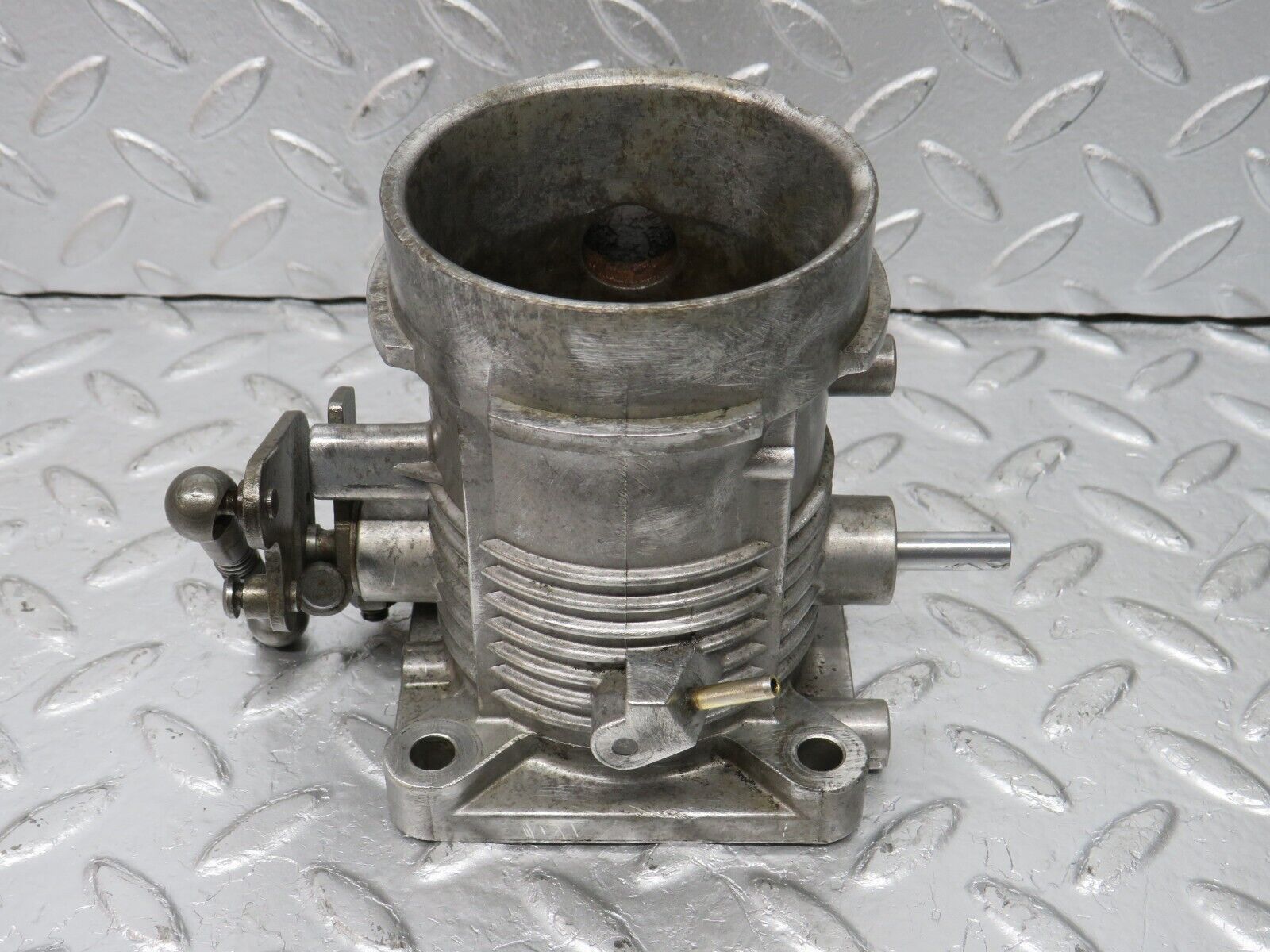 33073 Mercedes-Benz C107 R107 350 V8 Throttle Body Valve