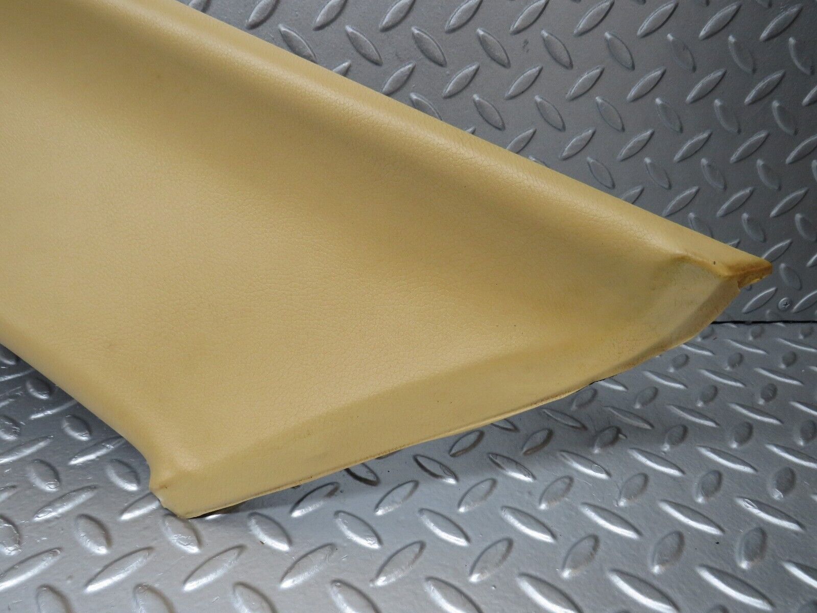 39841 Mercedes-Benz R107 350SL Hardtop C Pillar Cover Right Side Cream