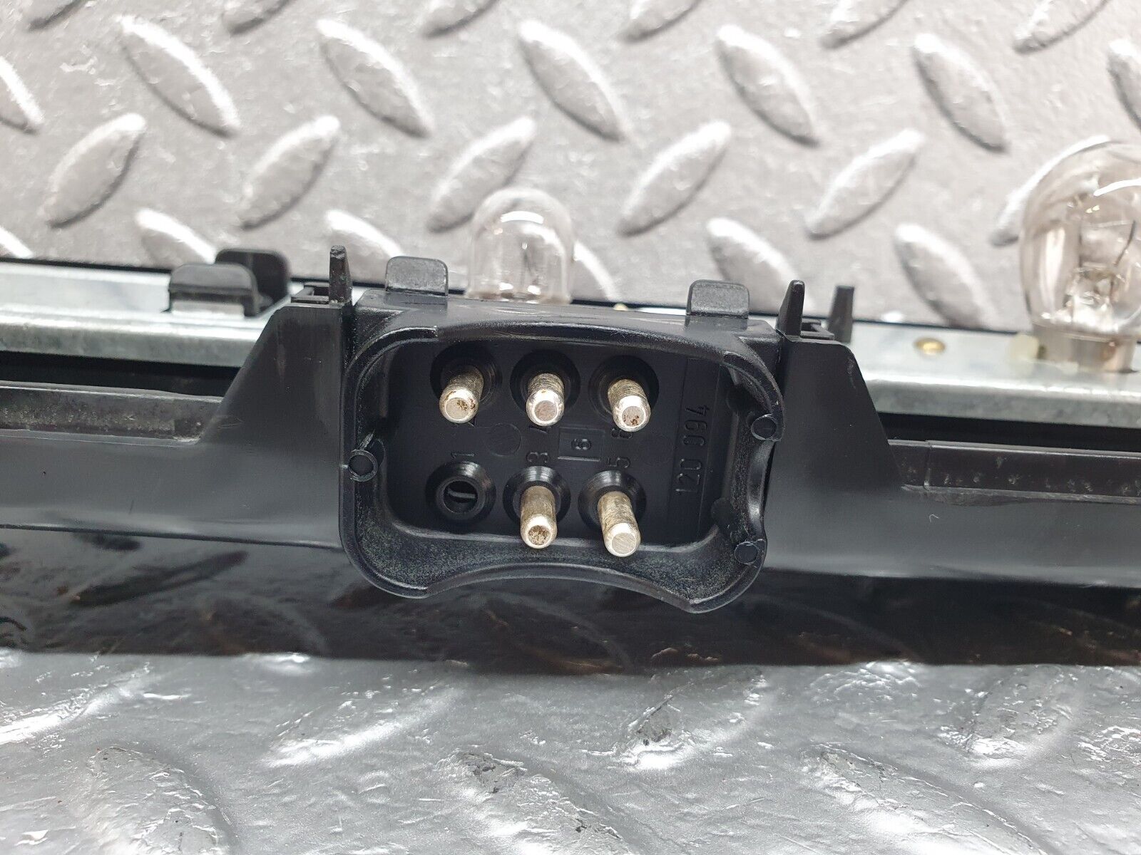 44129 Mercedes-Benz C123 230CE Coupe Tail Light Bulb Holder Left Side 22064L