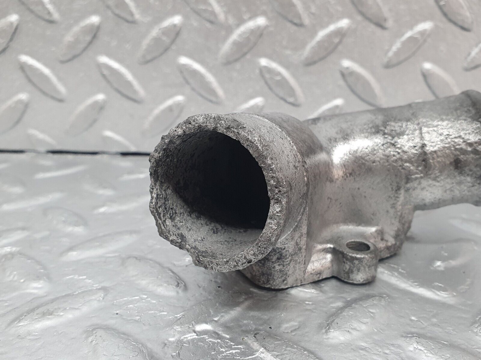 43556 Mercedes-Benz C126 380SEC Coupe Water Pump Flange 1172010103