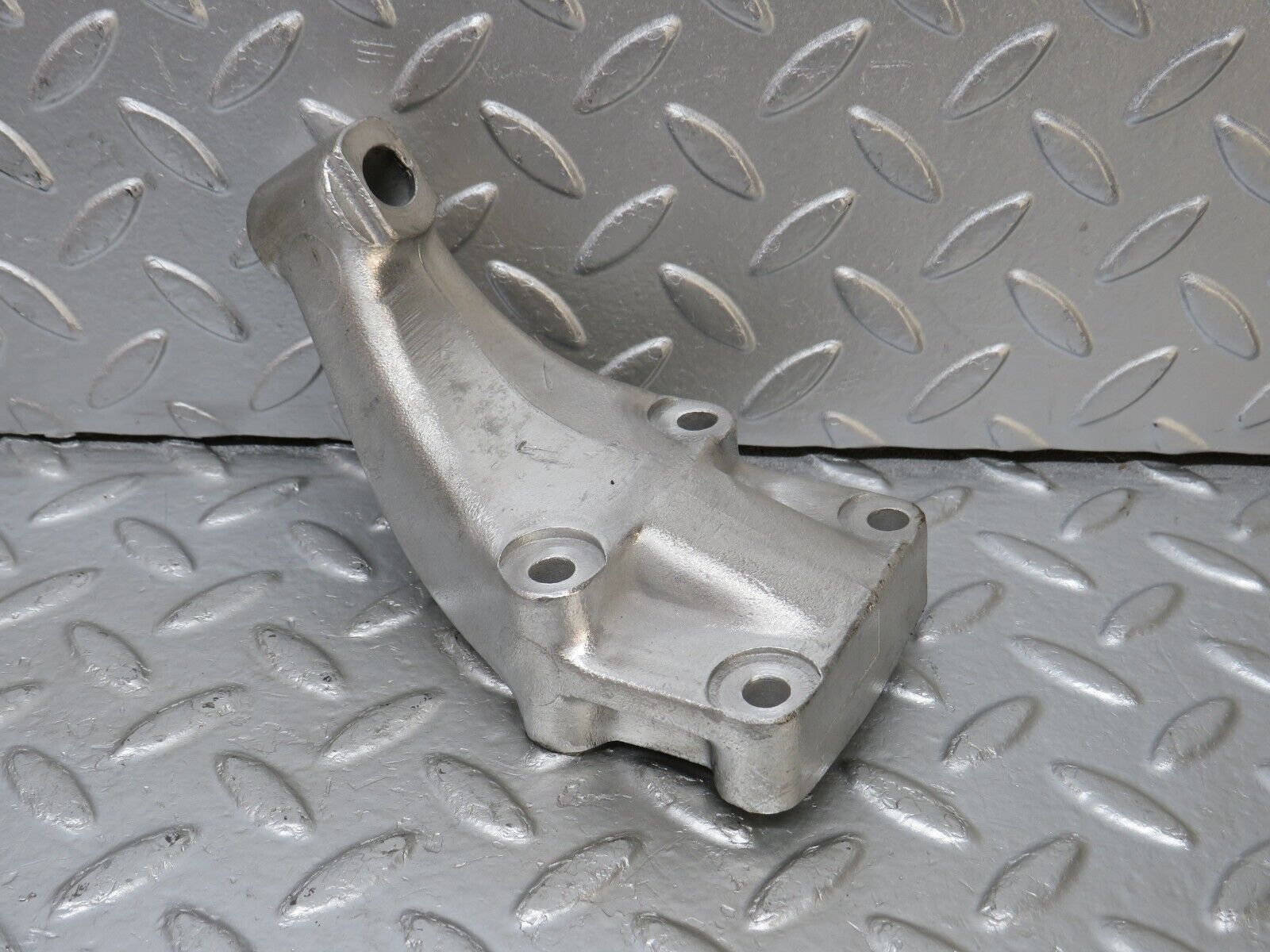 33027 Mercedes-Benz C107 R107 350 V8 Engine Mount Bracket Right 1162232304