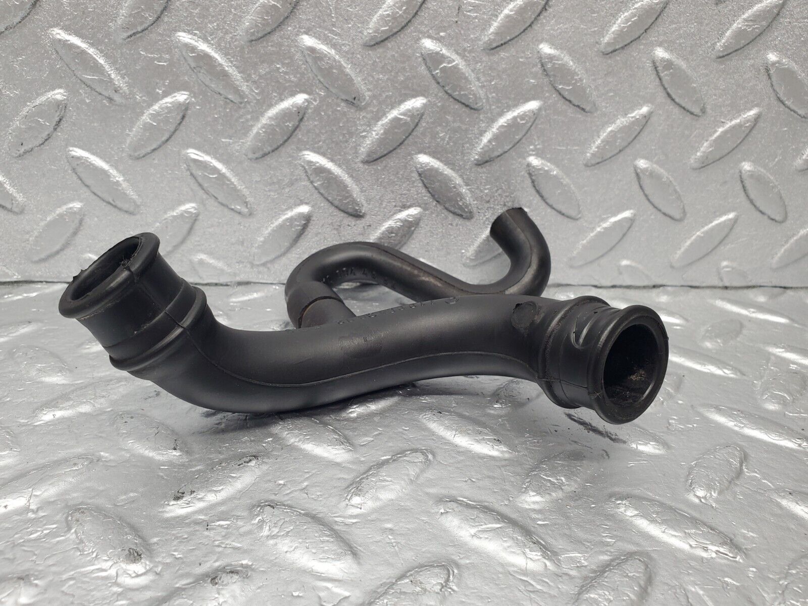 46659 Mercedes-Benz C123 280CE Coupe Air Intake Pipe 1100943882 1100944882