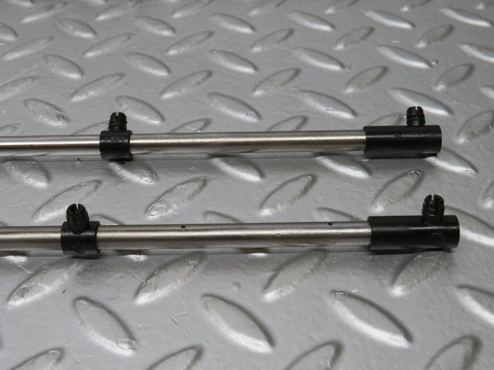 32819 Mercedes-Benz C107 R107 350 V8 Camshaft Oil Tube