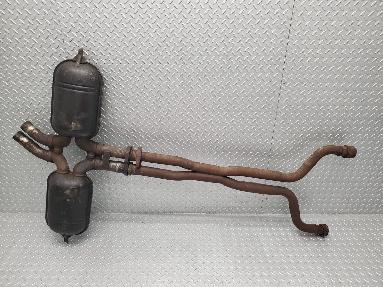 46102 Mercedes-Benz W126 420SE Exhaust Middle Silencer 1264913801