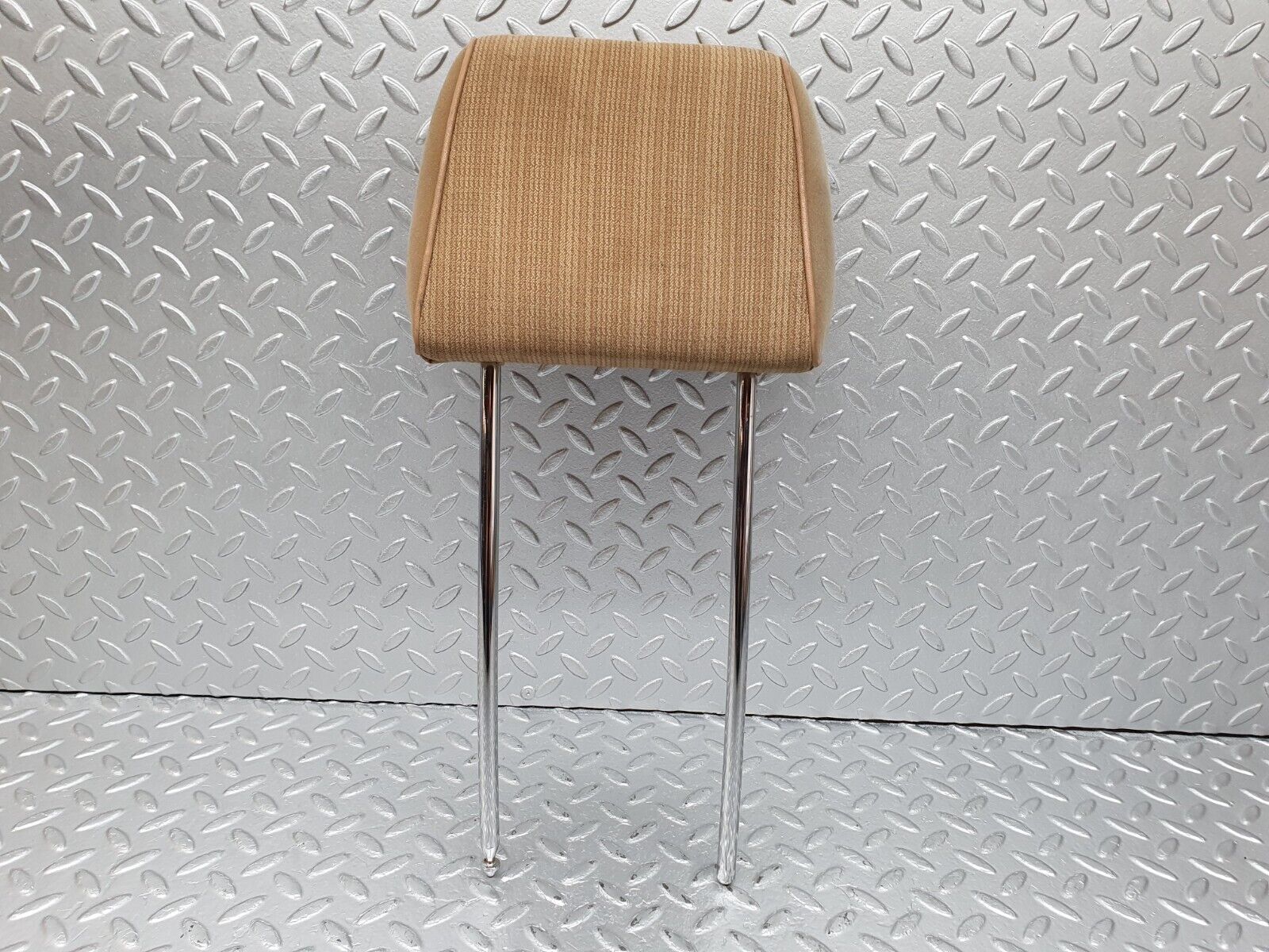 41724 Mercedes-Benz W124 200E Front Right Seat Headrest