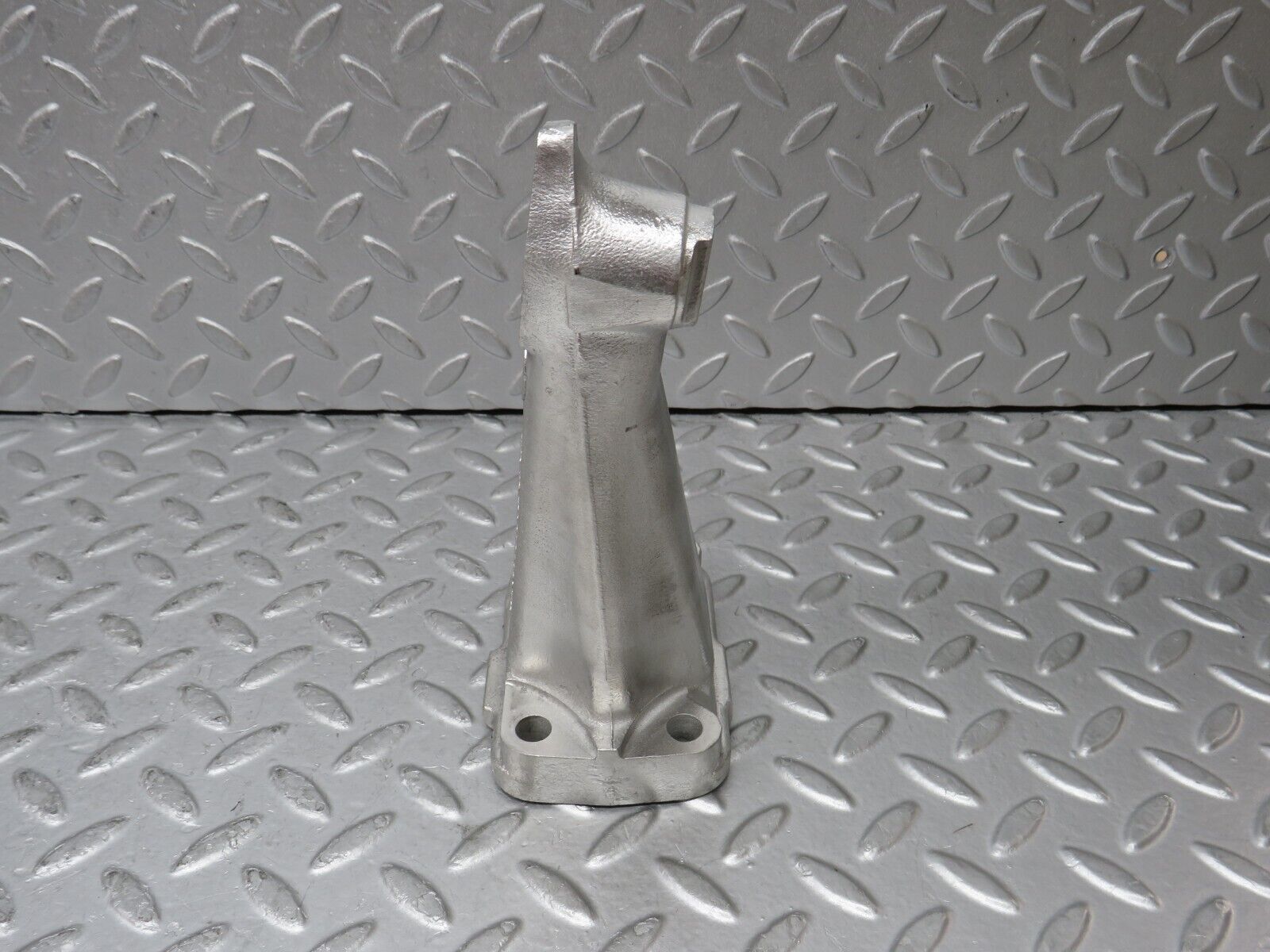 35475 Mercedes-Benz R107 280SL Engine Mount Bracket Right 1802233904