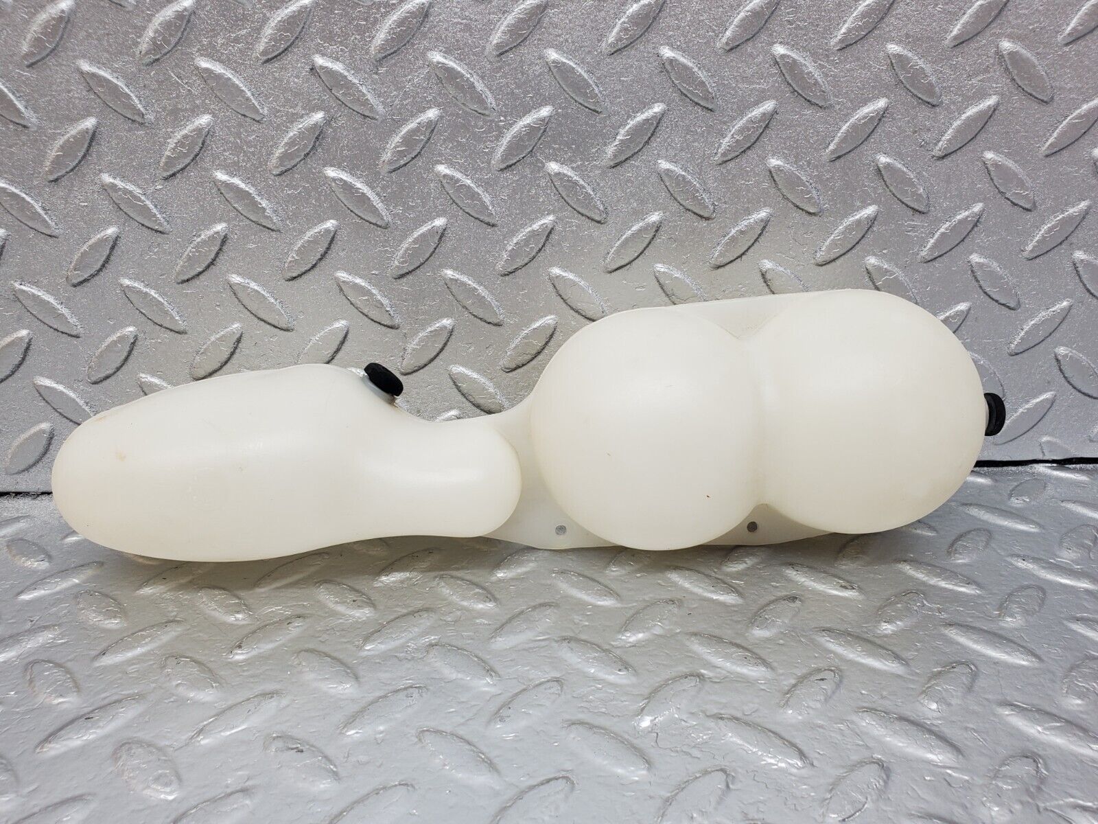 45737 Mercedes-Benz W126 420SE Vacuum Reservoir Tank