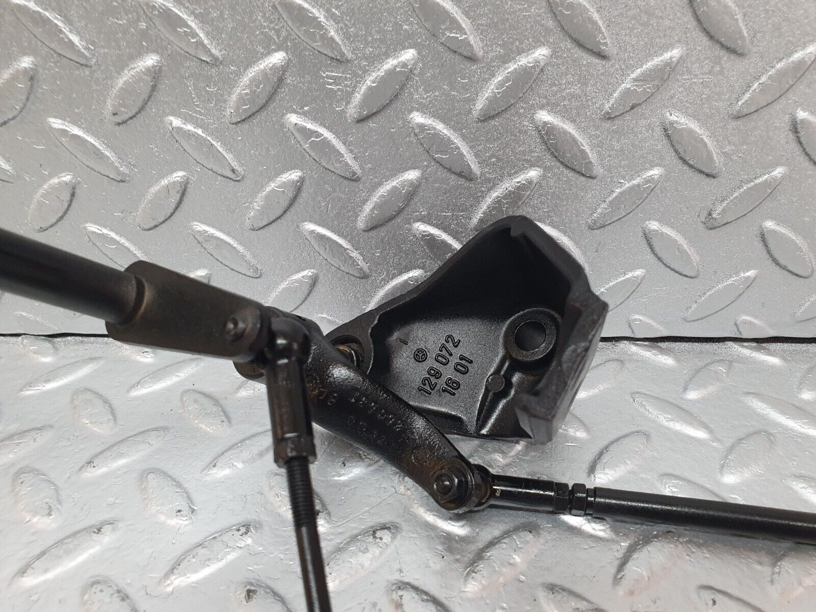 43445 Mercedes-Benz W108 280SE Throttle Linkage 1290721601