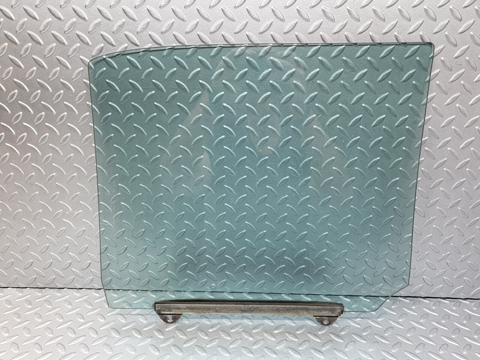 43220 Mercedes-Benz W108 280SE Rear Left Door Window Glass