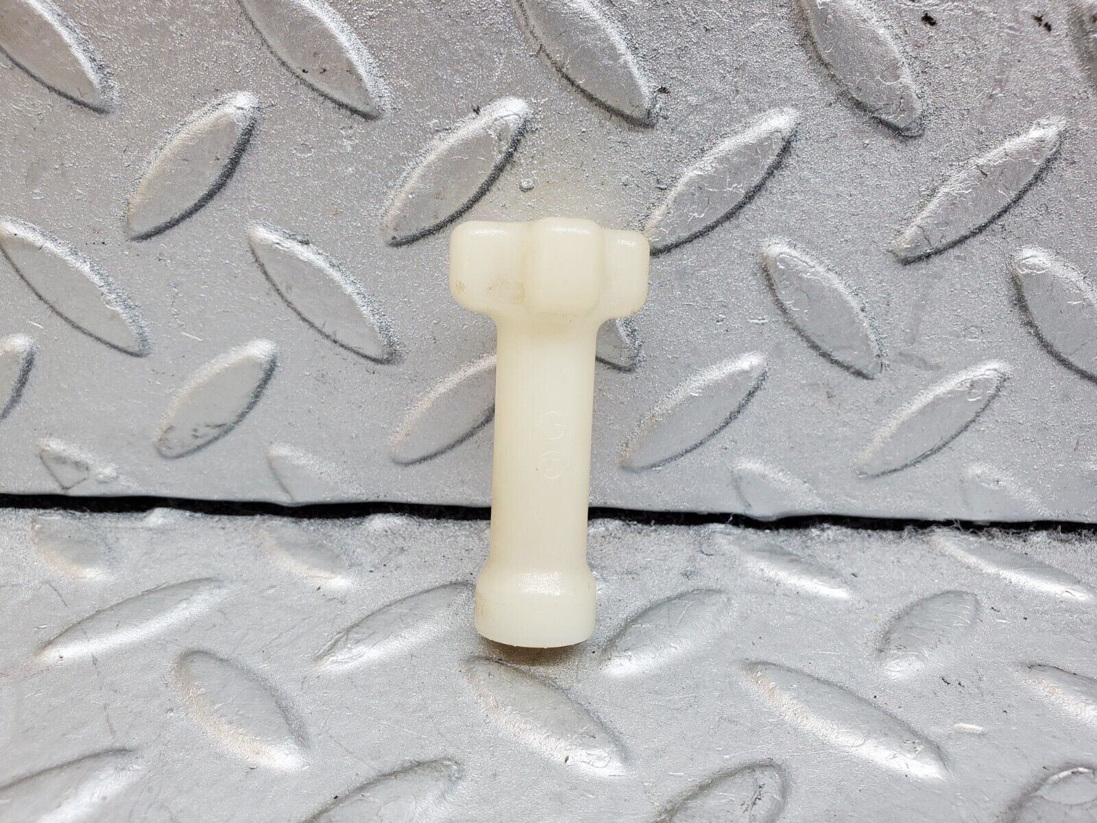 44800 Mercedes-Benz W124 220E Windscreen Washer Reservoir Holder 2018690028